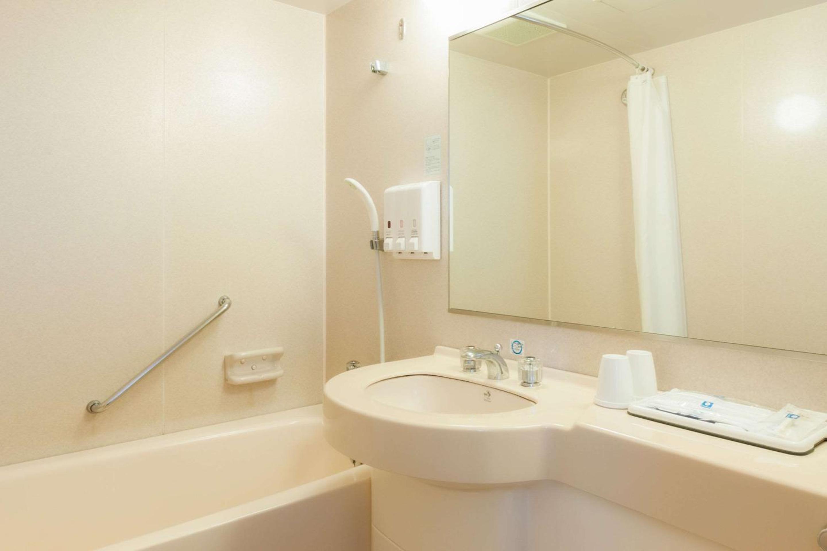 Twin Room - Non Smoking - Photo 2
