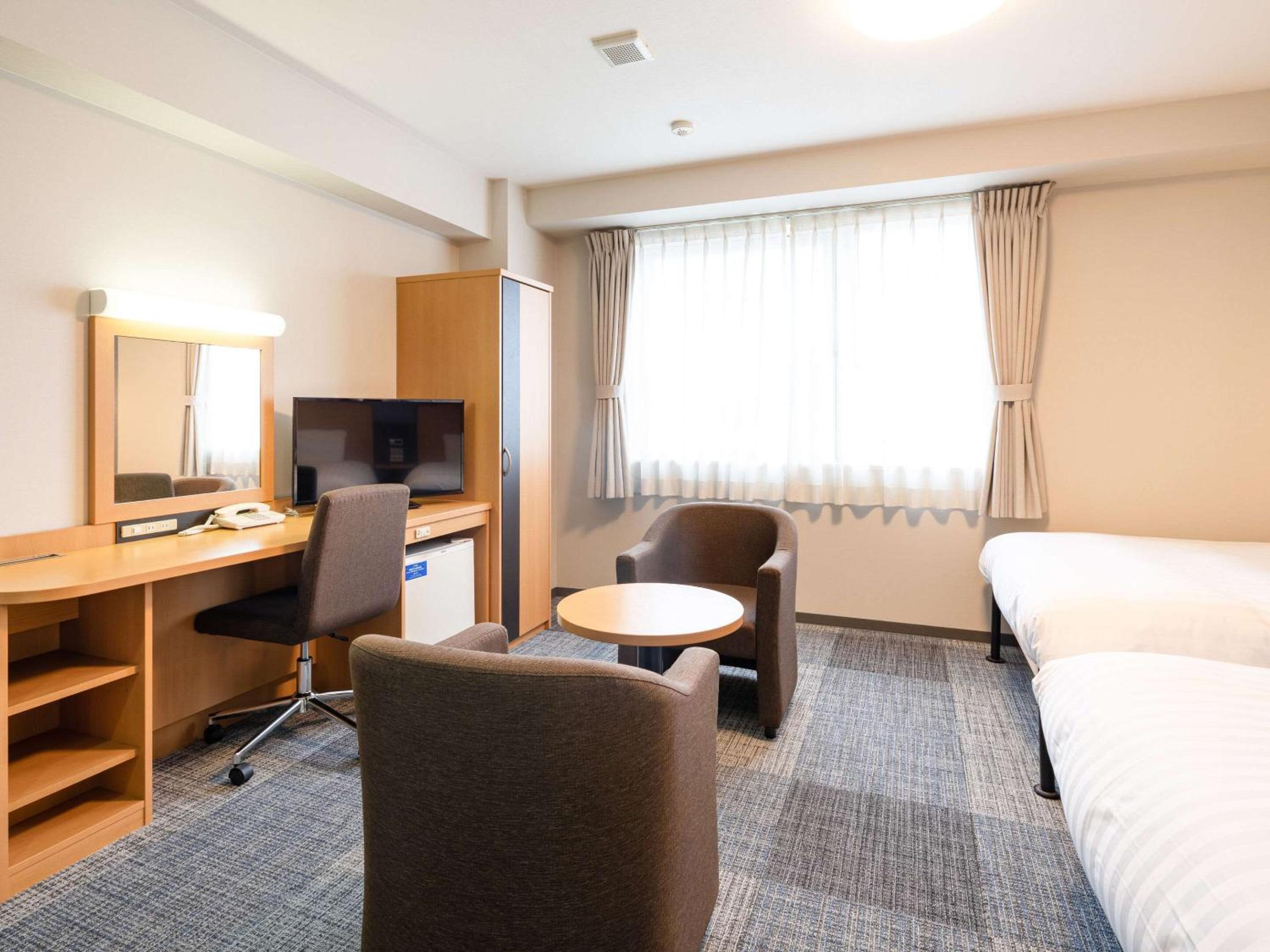 Twin Room - Non Smoking - Photo 2