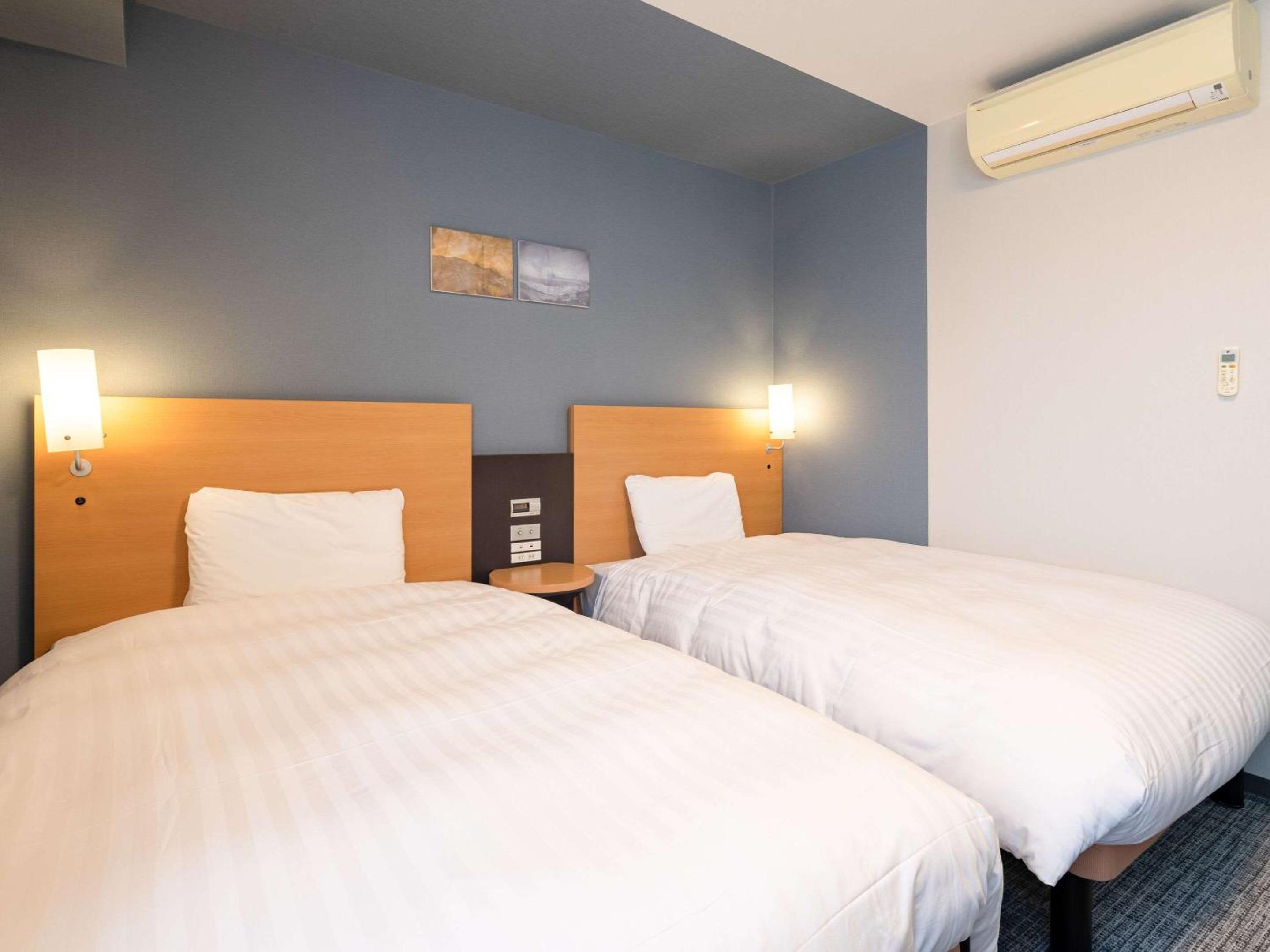 Twin Room - Non Smoking - Photo 4