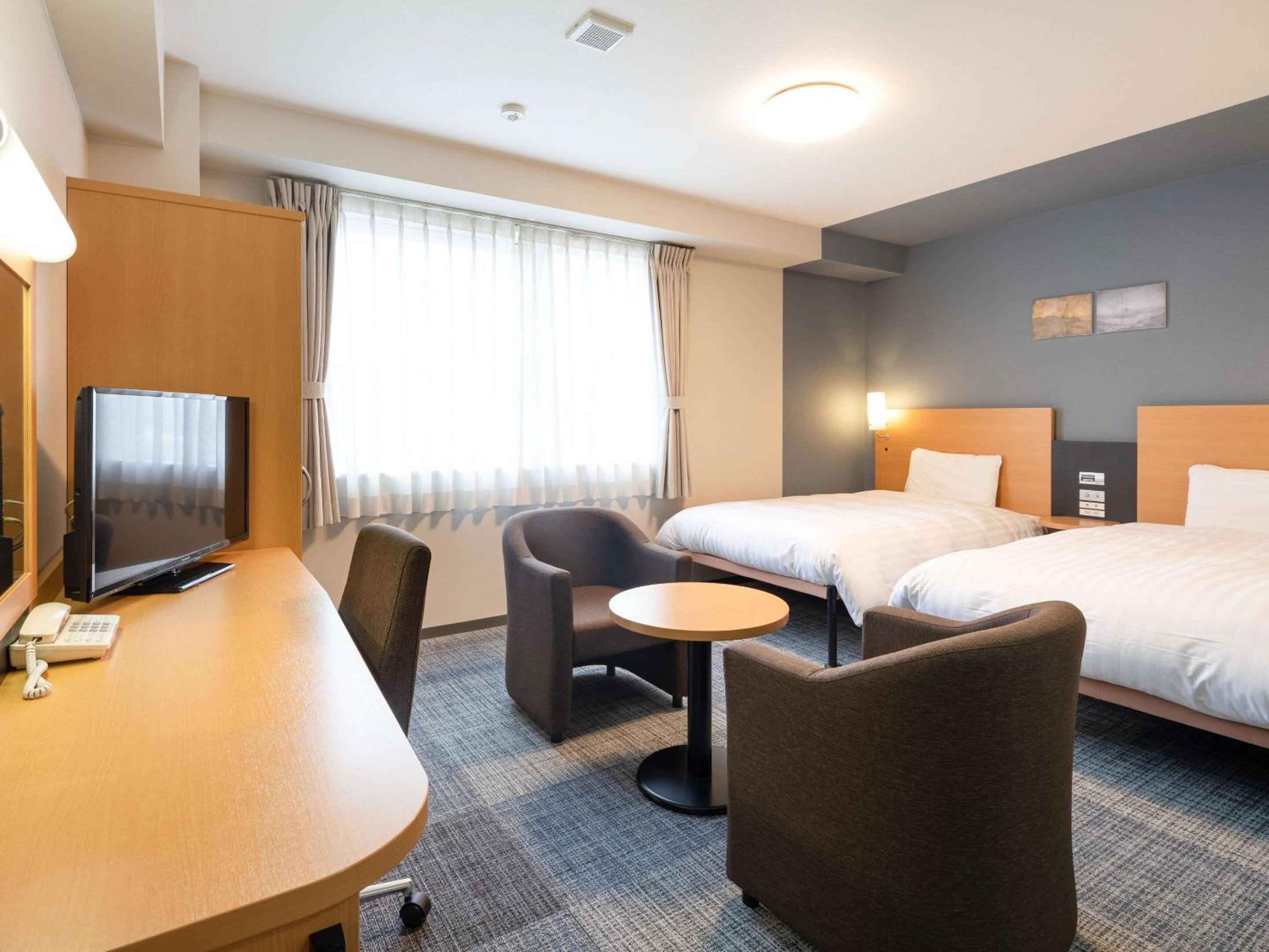 Twin Room - Non Smoking - Photo 1