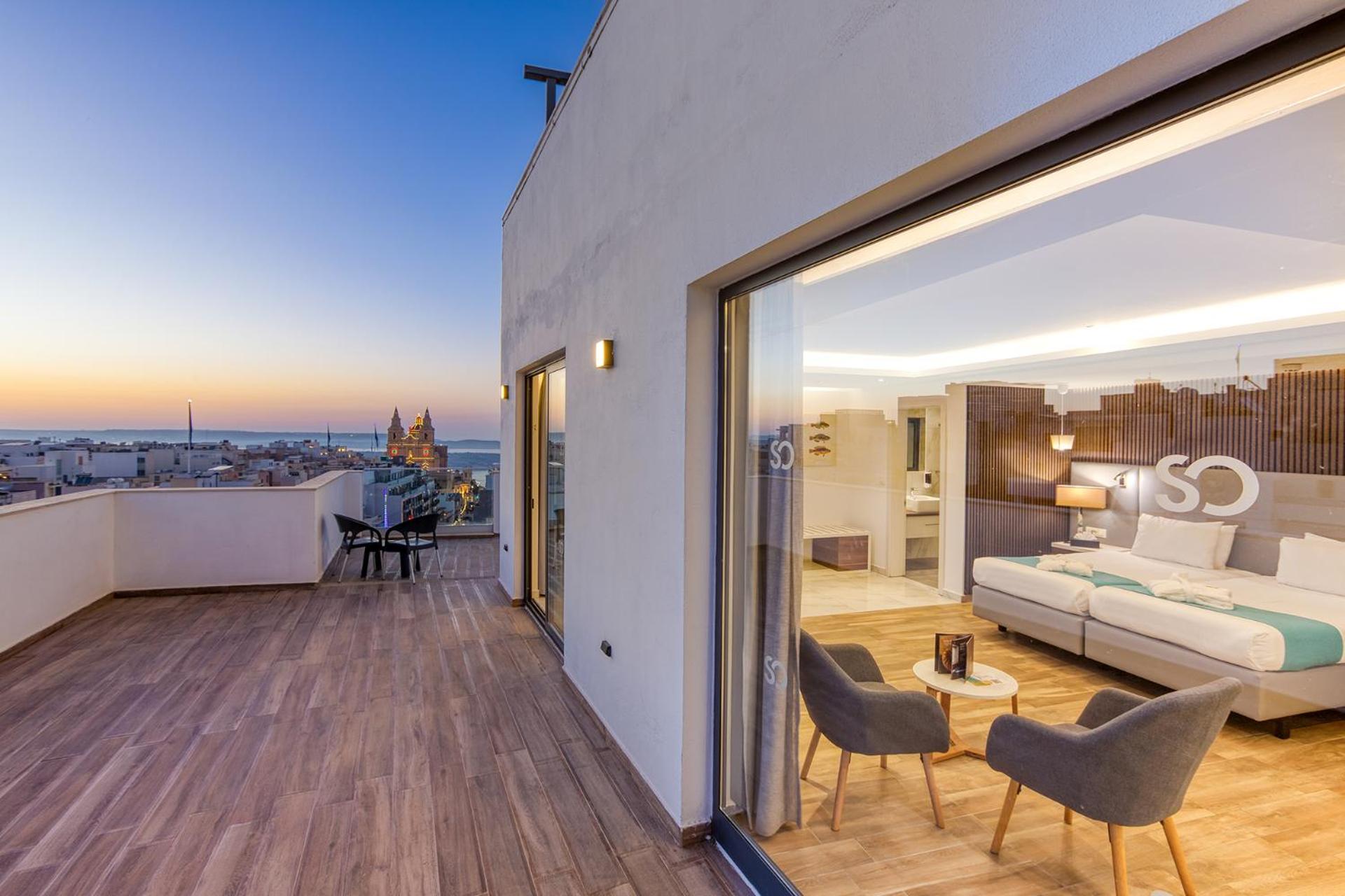 Balcony & Terrace