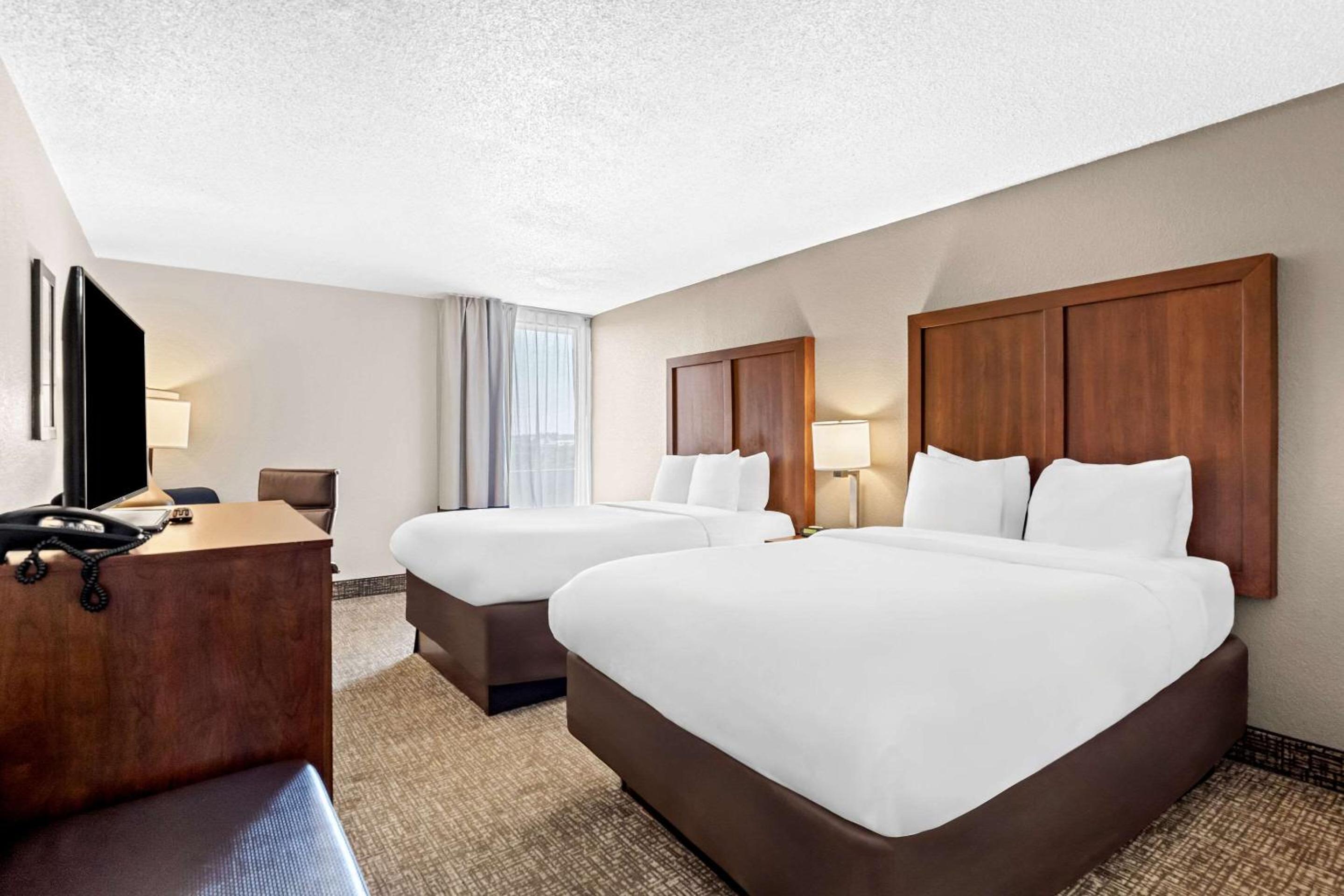 Double Room with Two Double Beds - Non-Smoking photo 1