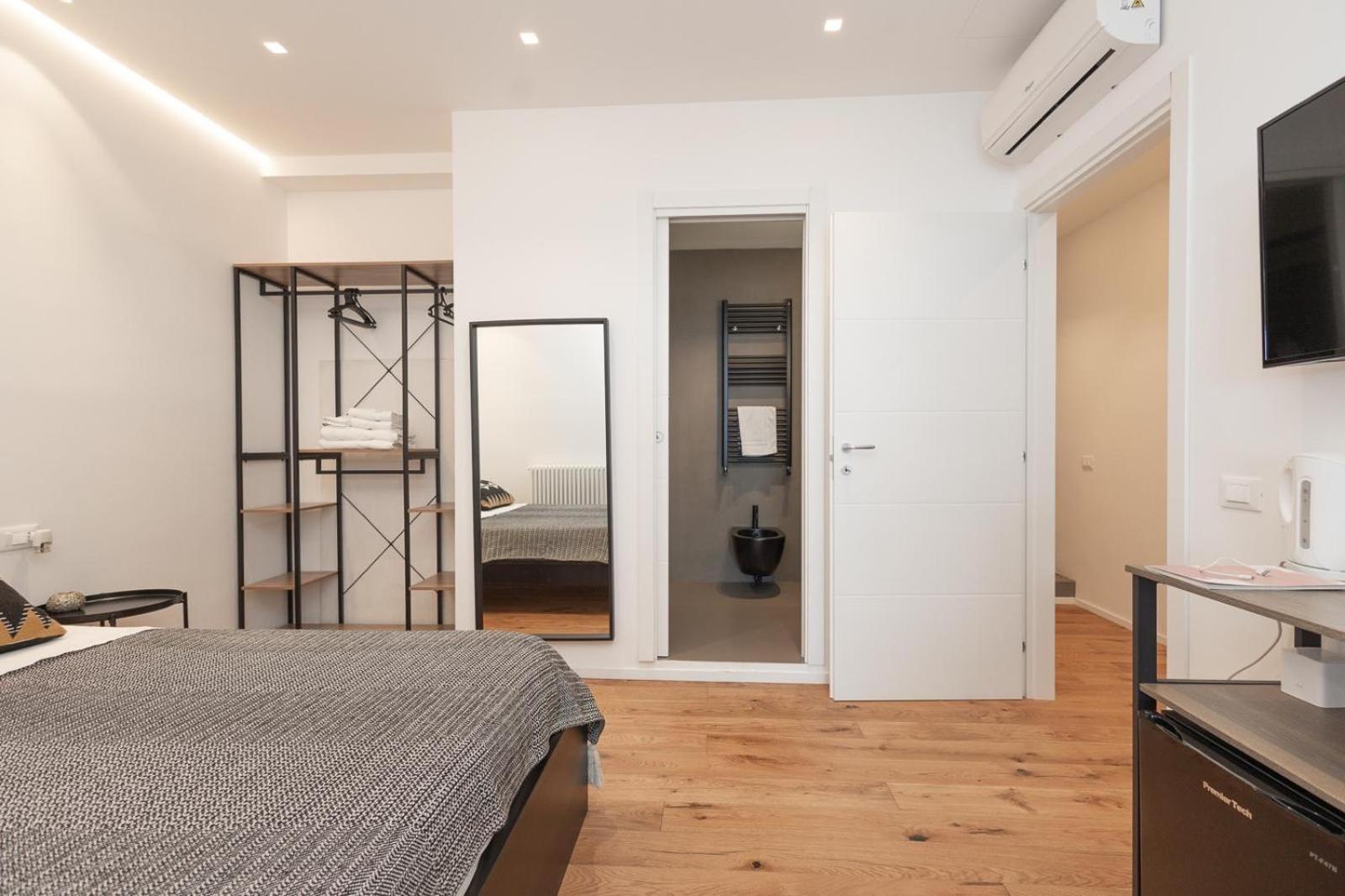 Deluxe Double Room with Balcony and Sea View