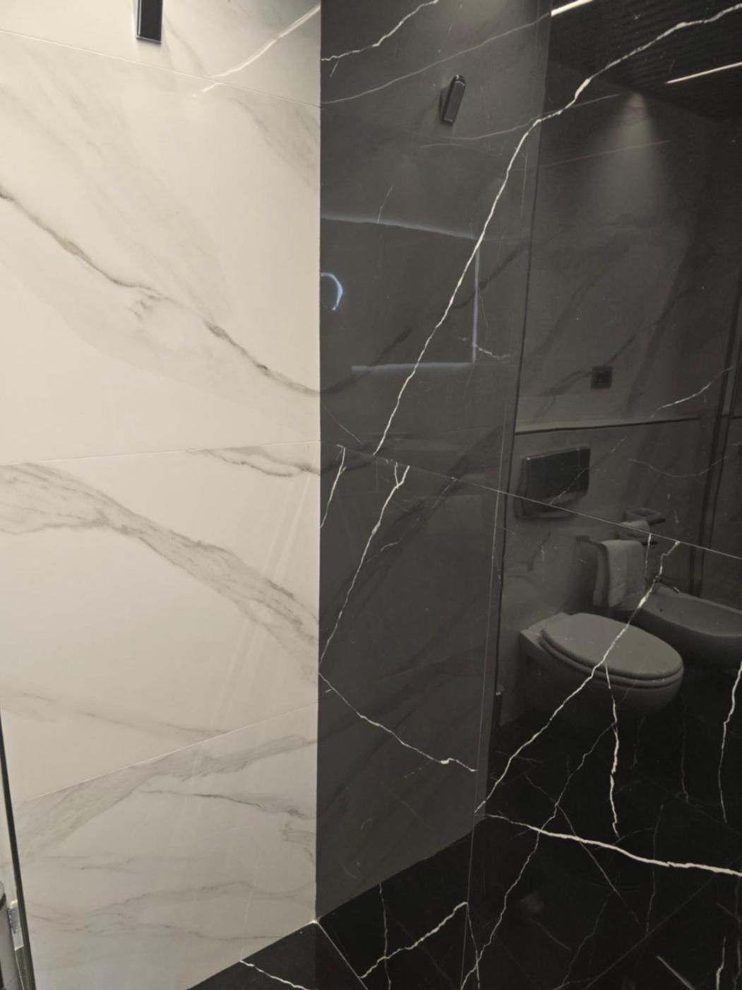 Suite with Hot Tub - Photo 3