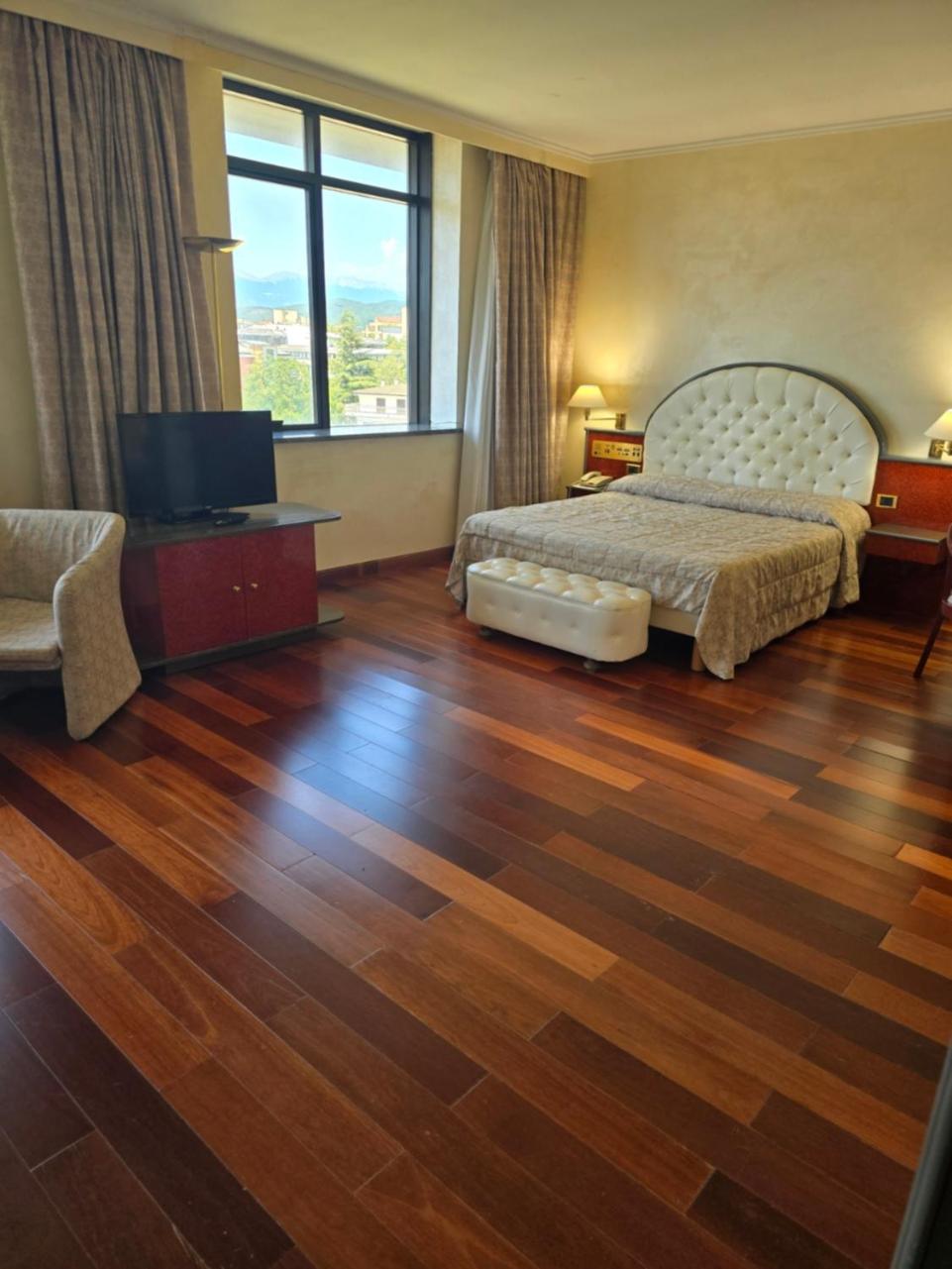Suite with Hot Tub - Photo 15