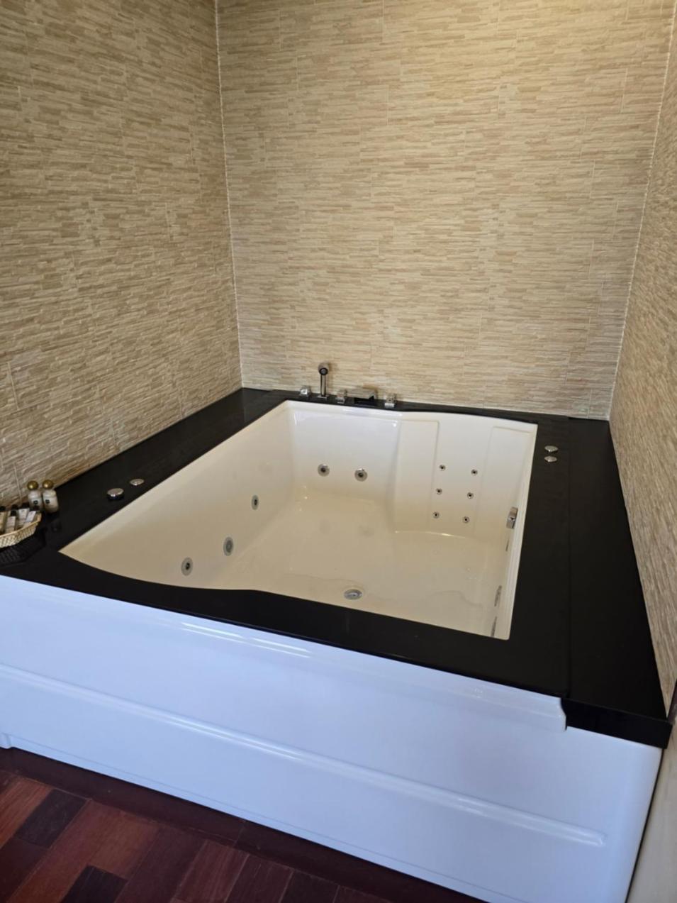 Suite with Hot Tub - Photo 13