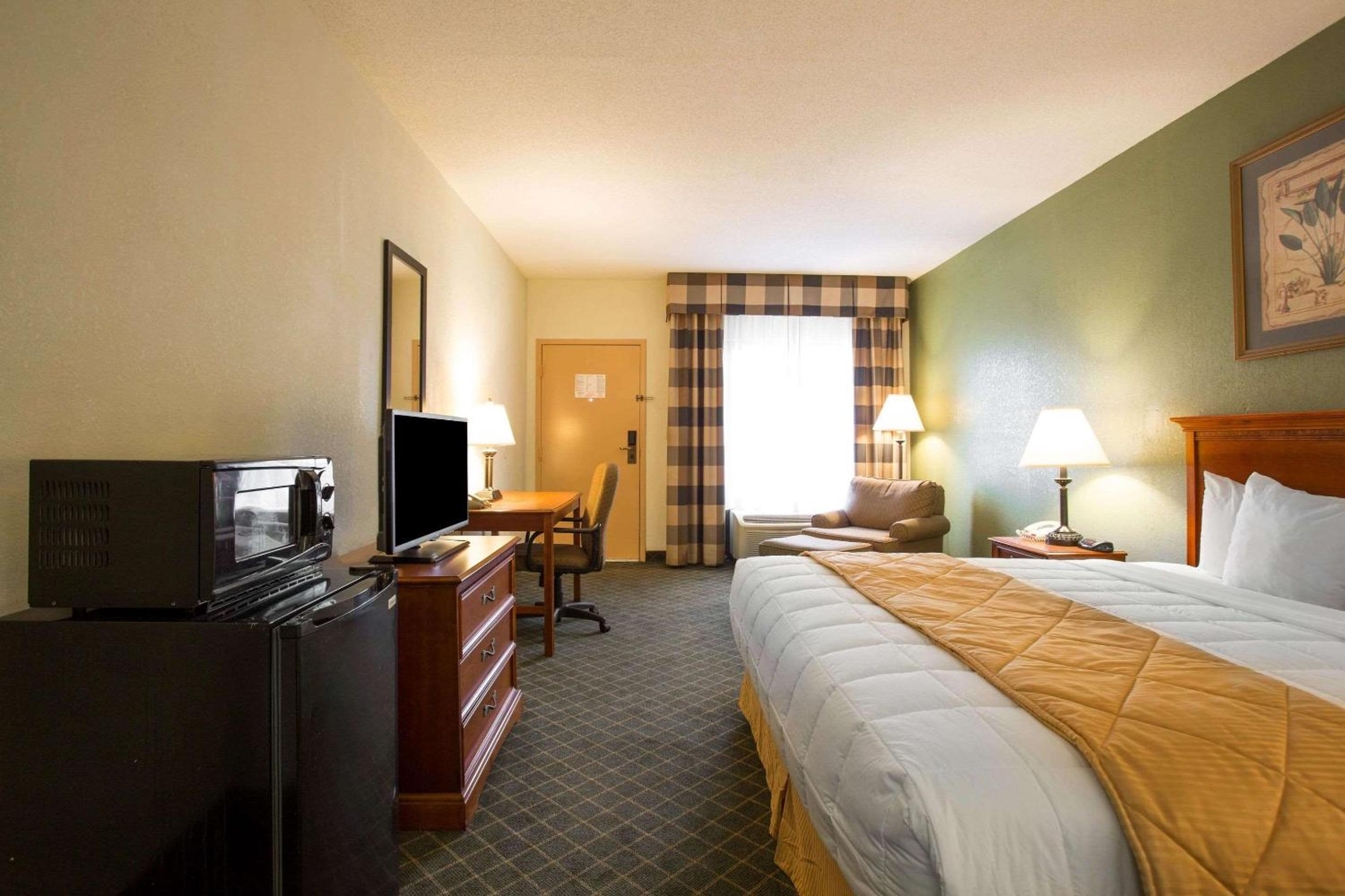 King Room - Accessible/Non-Smoking photo 3
