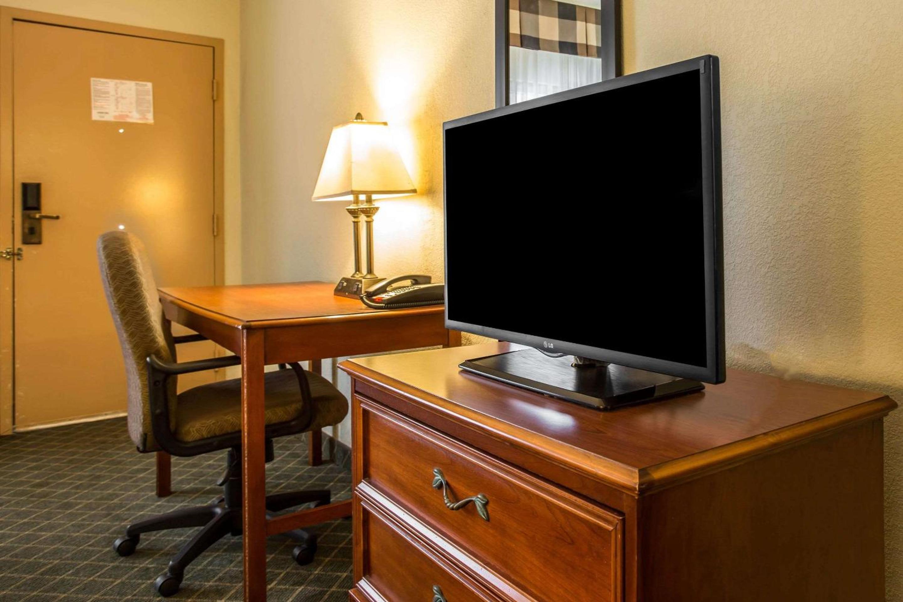 Suite with Two Double Beds - Non-Smoking photo 3