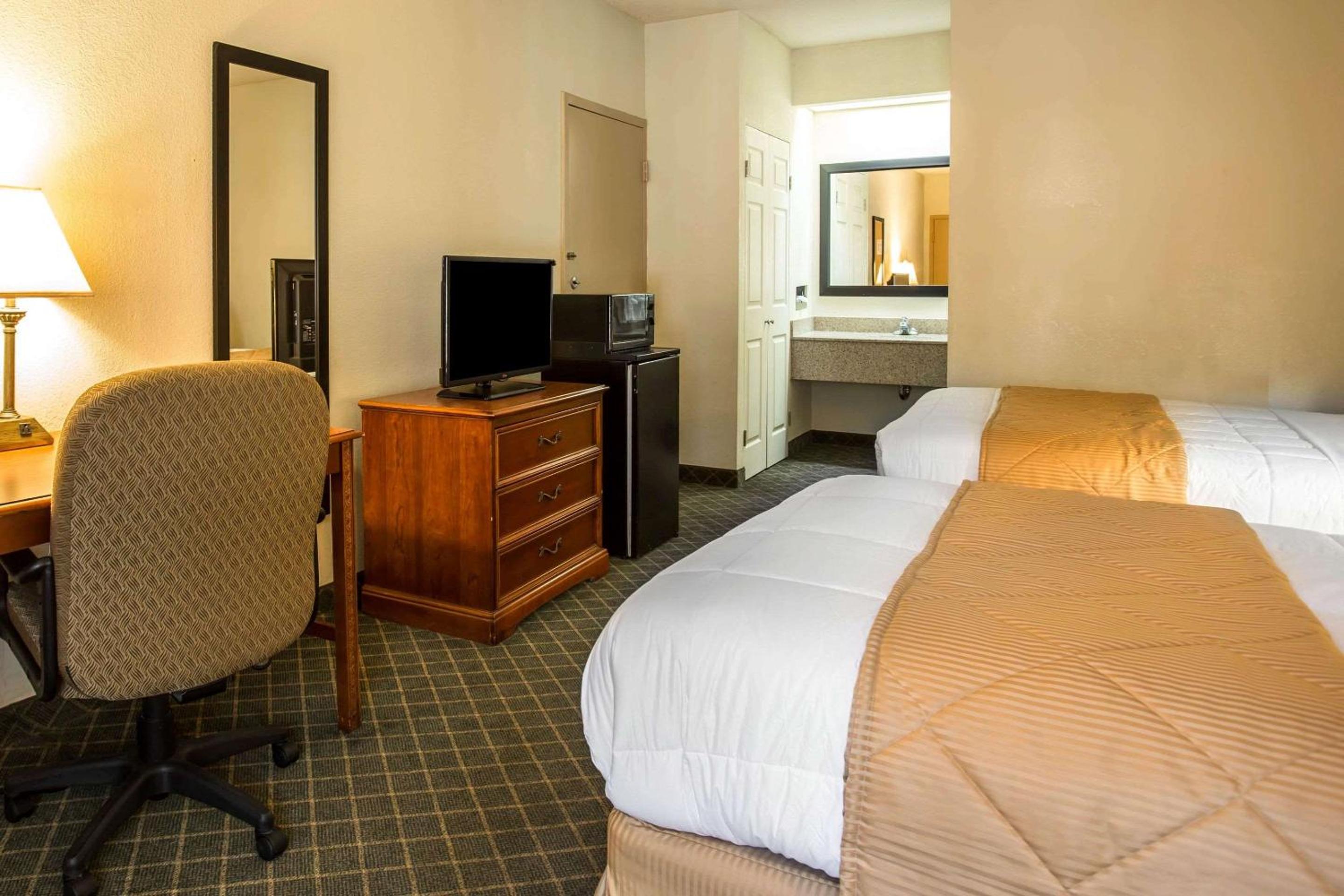 Double Room with Two Double Beds - Non-Smoking photo 2