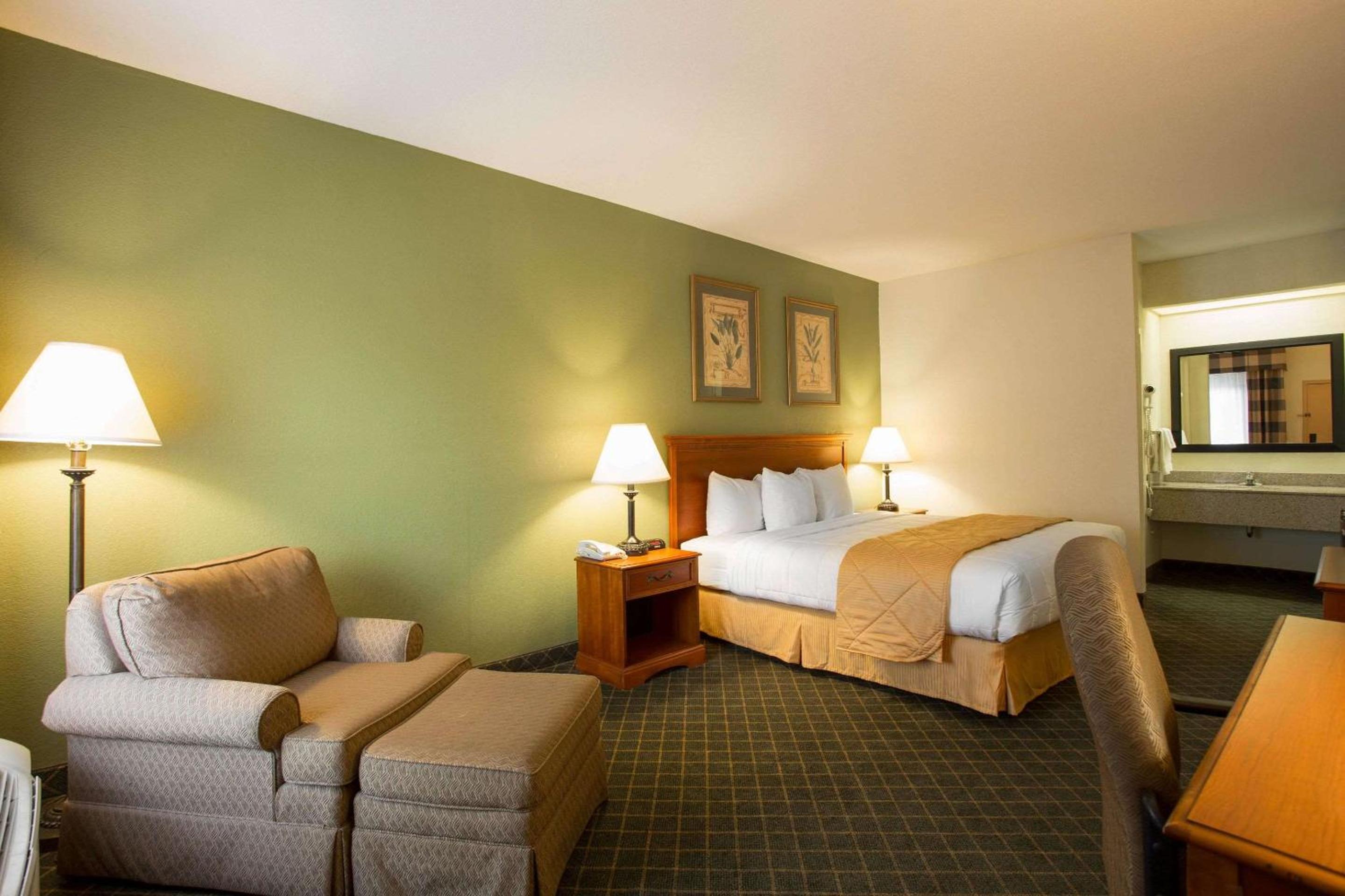 King Room - Accessible/Non-Smoking photo 1
