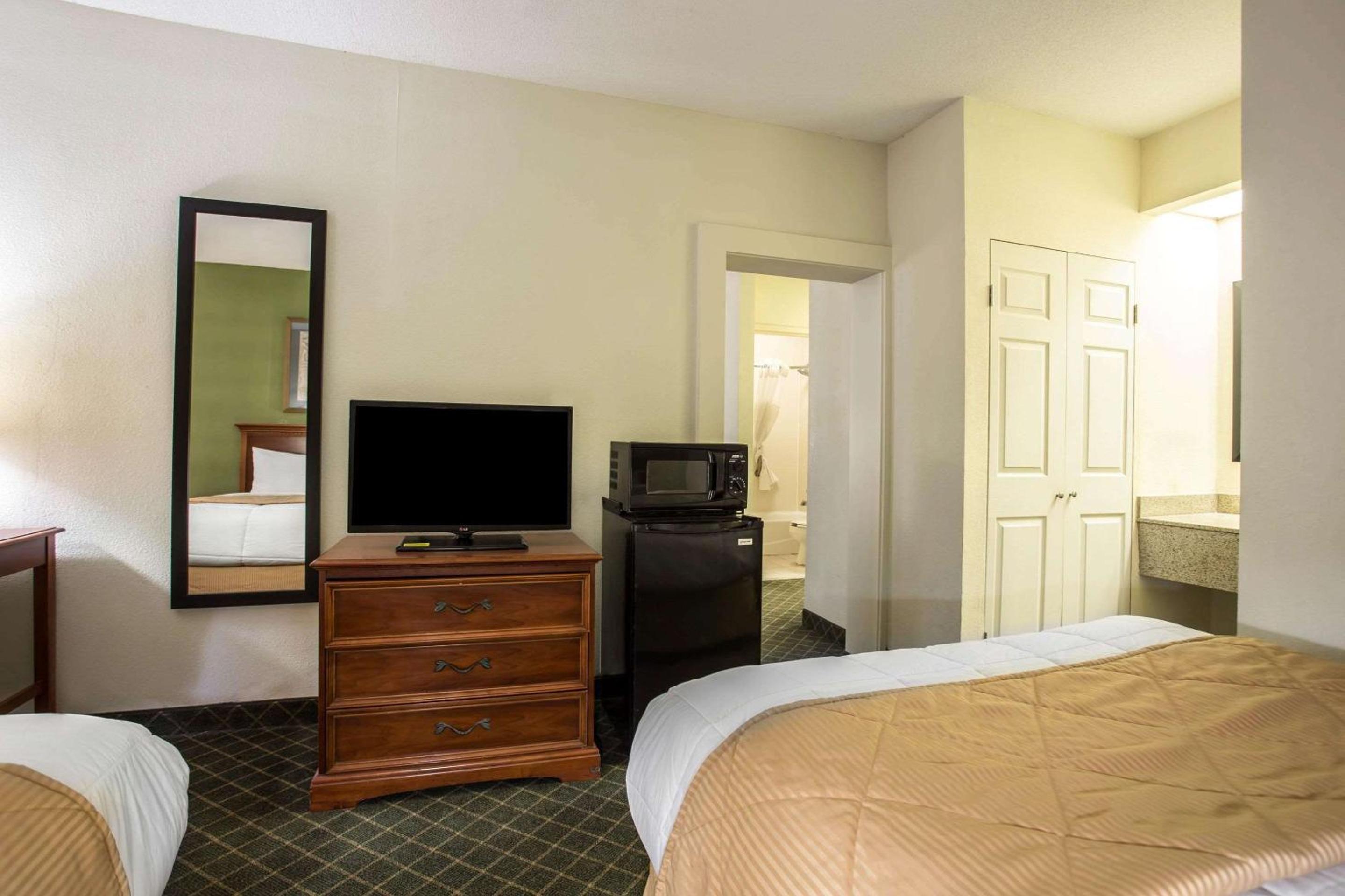 Suite with Two Double Beds - Non-Smoking photo 2