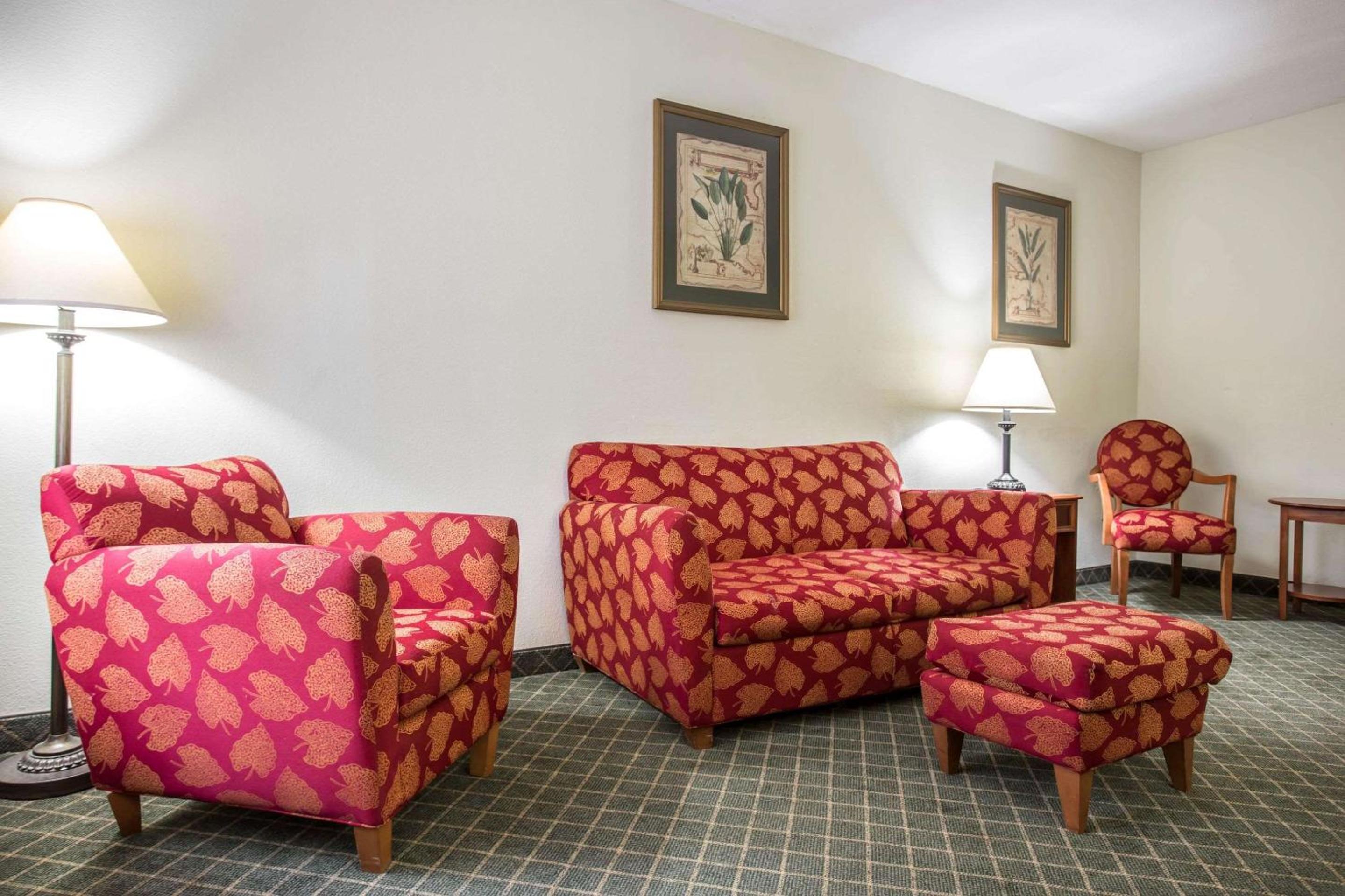 King Suite - Non-Smoking photo 3