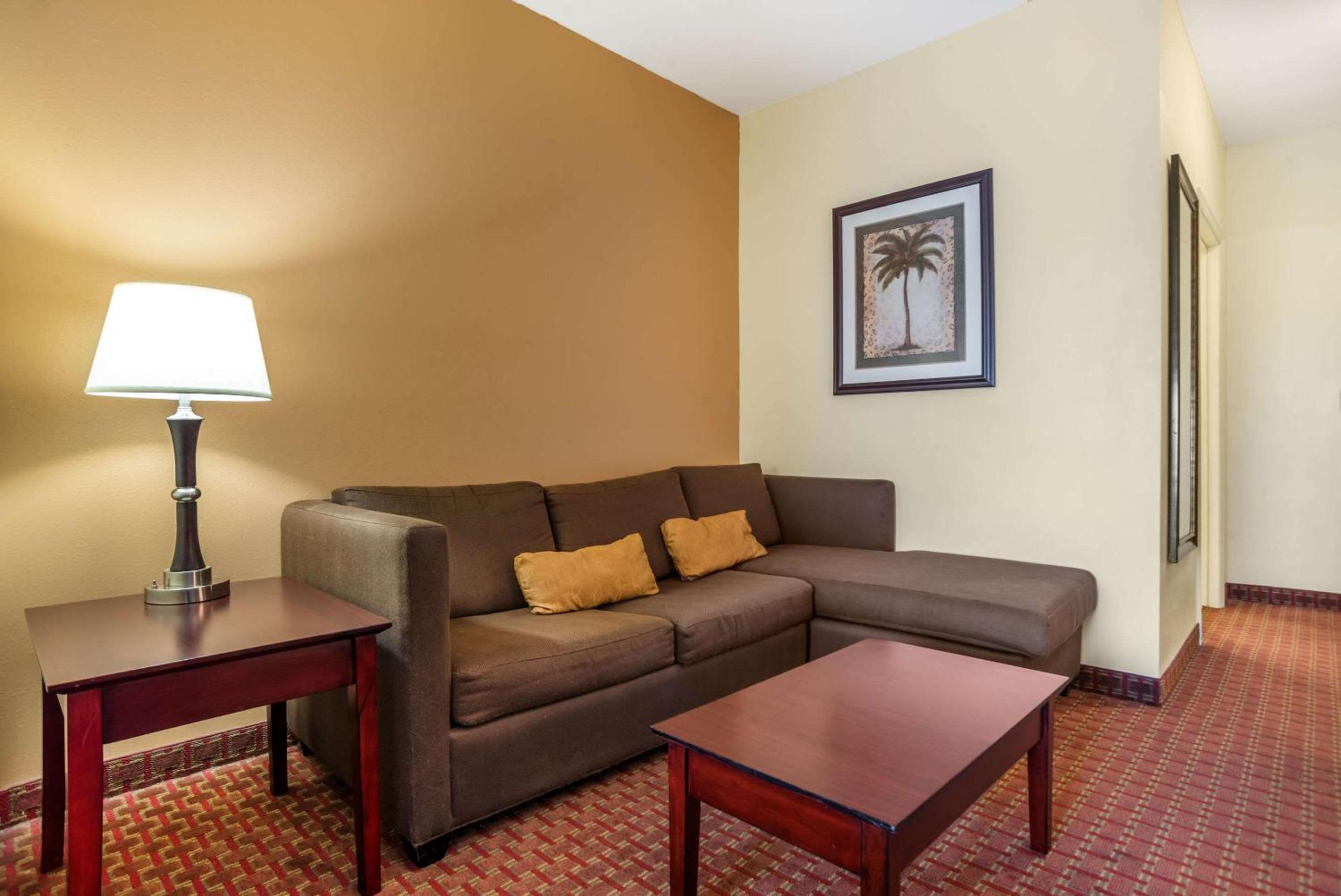 King Suite - Non-Smoking - Photo 1