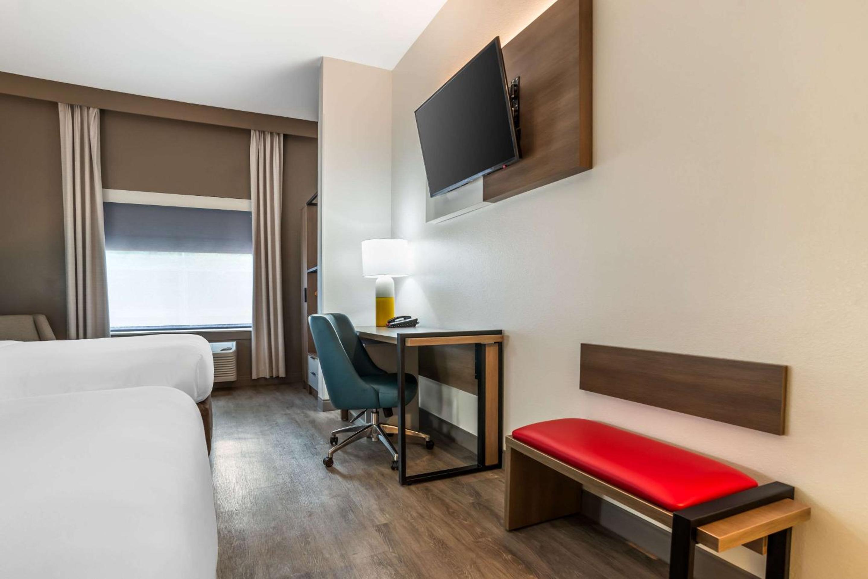 Queen Room with Two Queen Beds - Accessible/Non Smoking - Photo 1