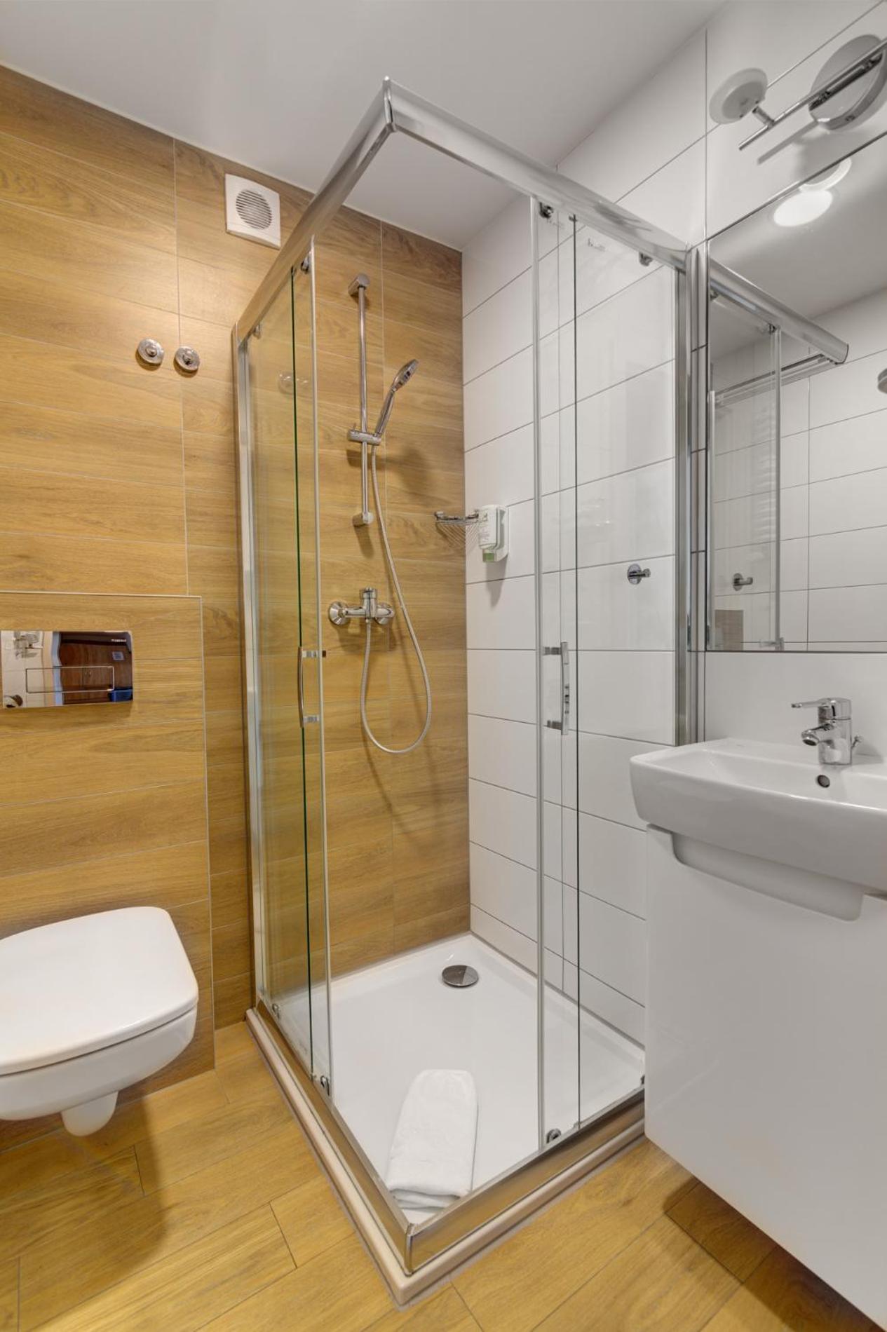 Double Room with Balcony - Photo 3
