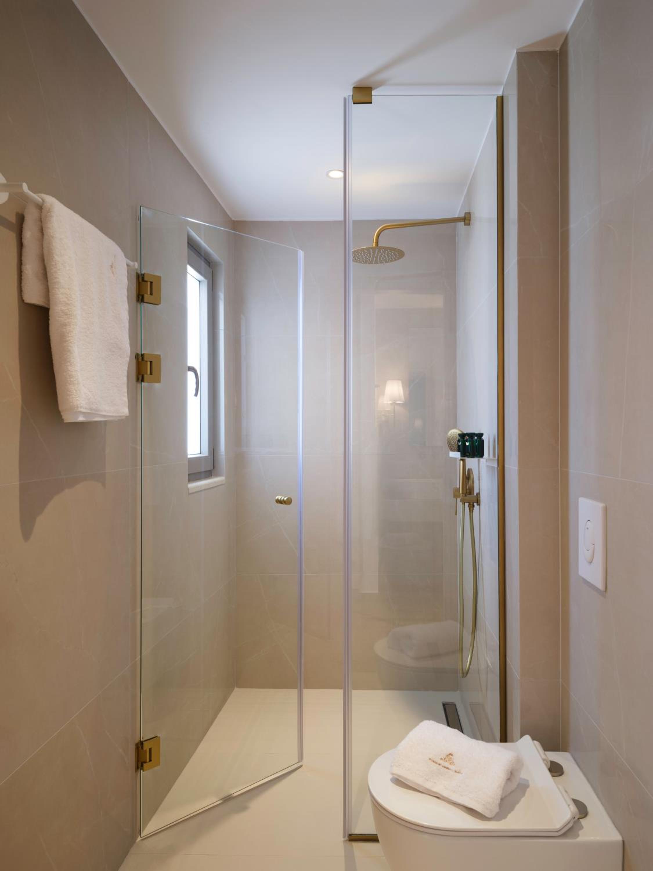 One Bedroom Suite with Mountain View photo 3