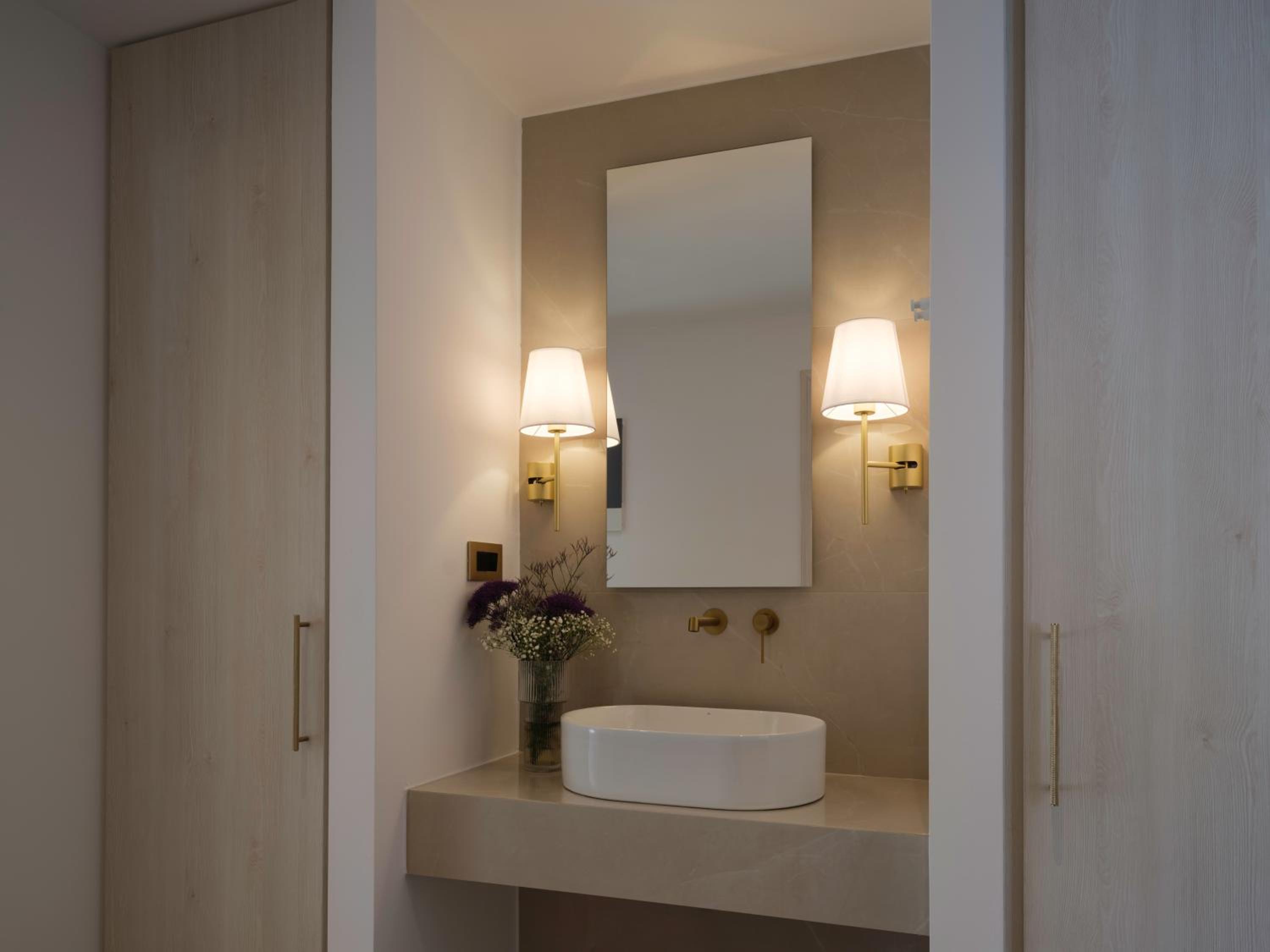 One Bedroom Suite with Mountain View photo 2