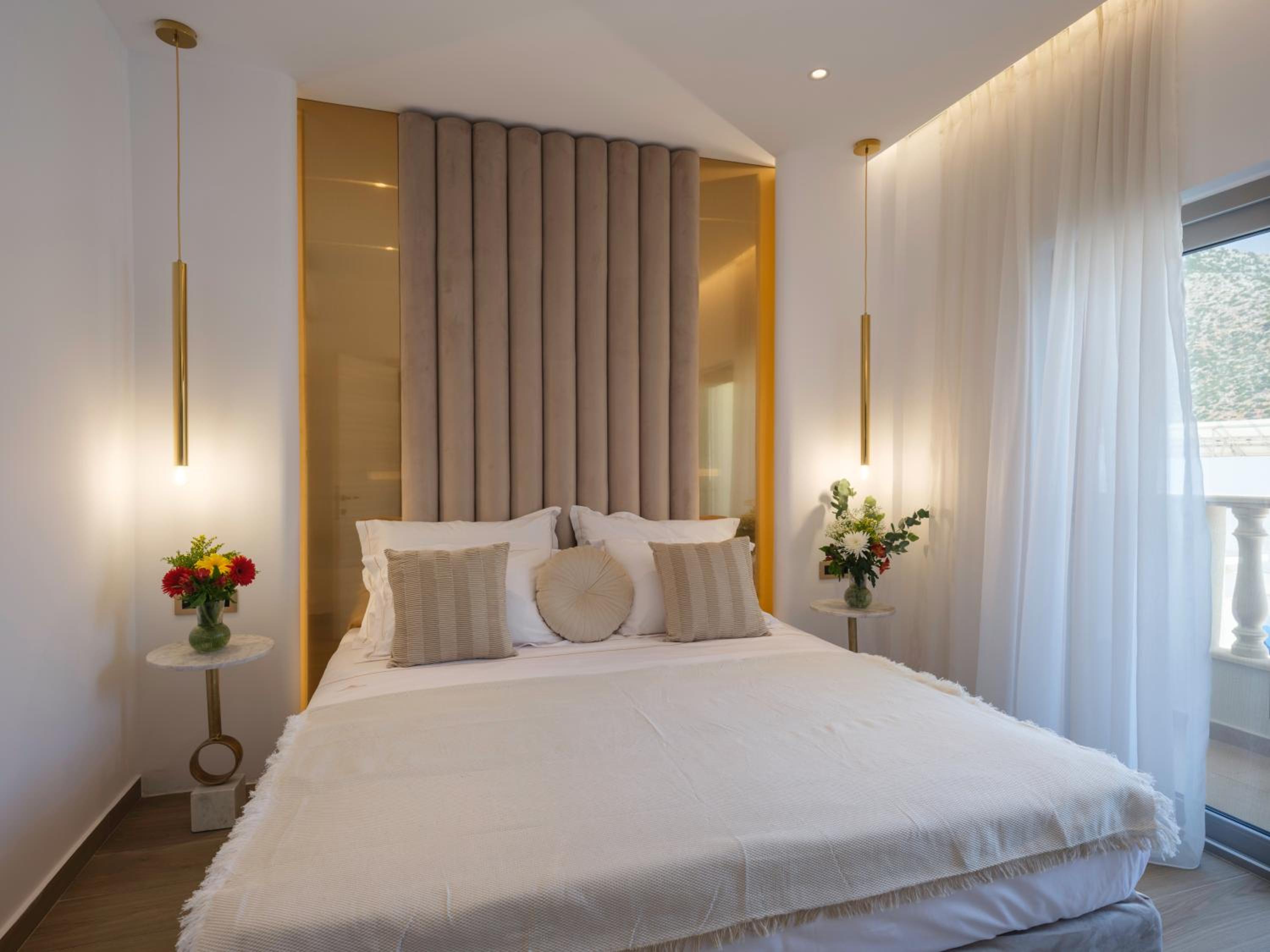 One Bedroom Suite with Mountain View photo 1