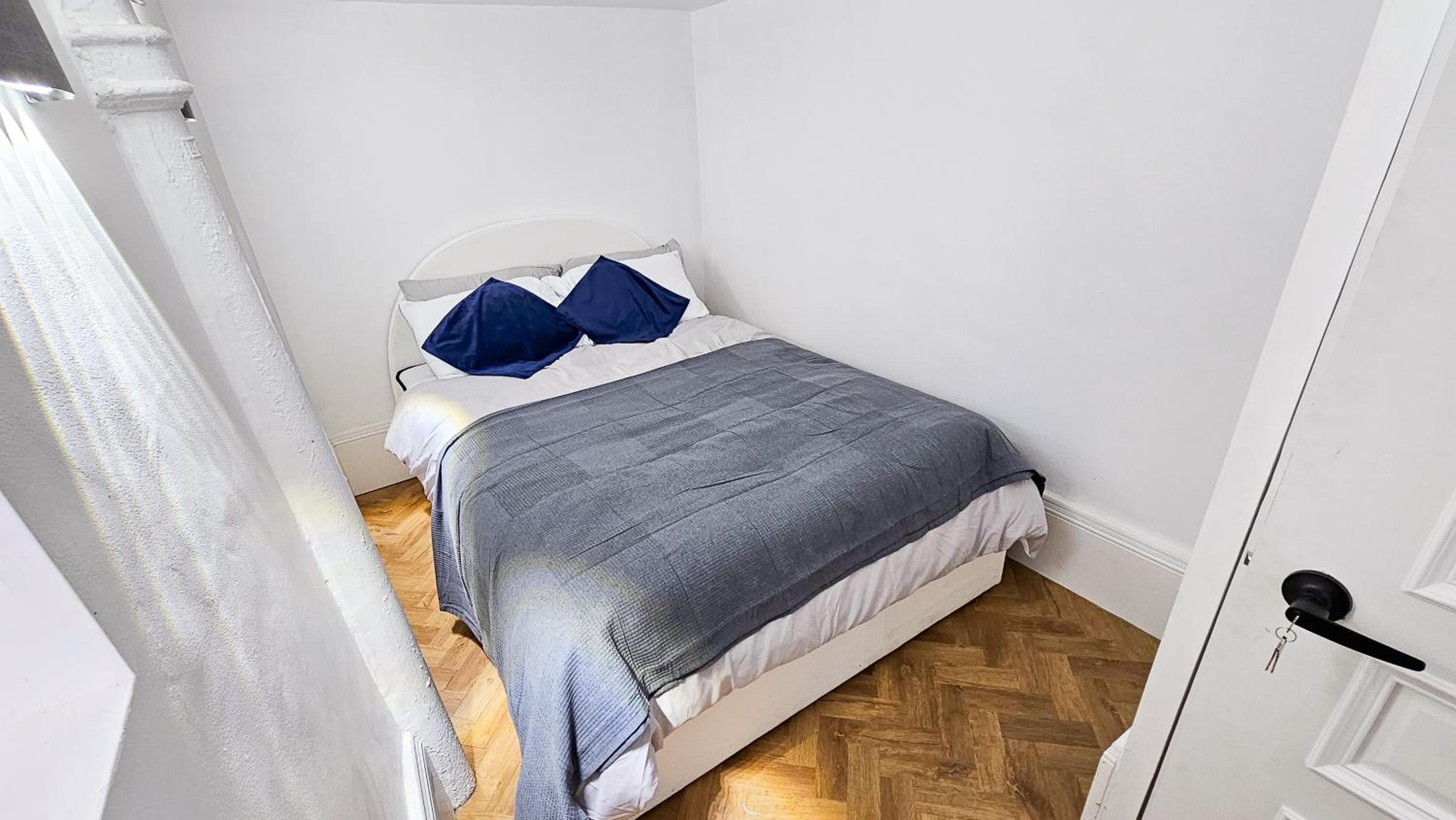 Three-Bedroom Apartment photo 1