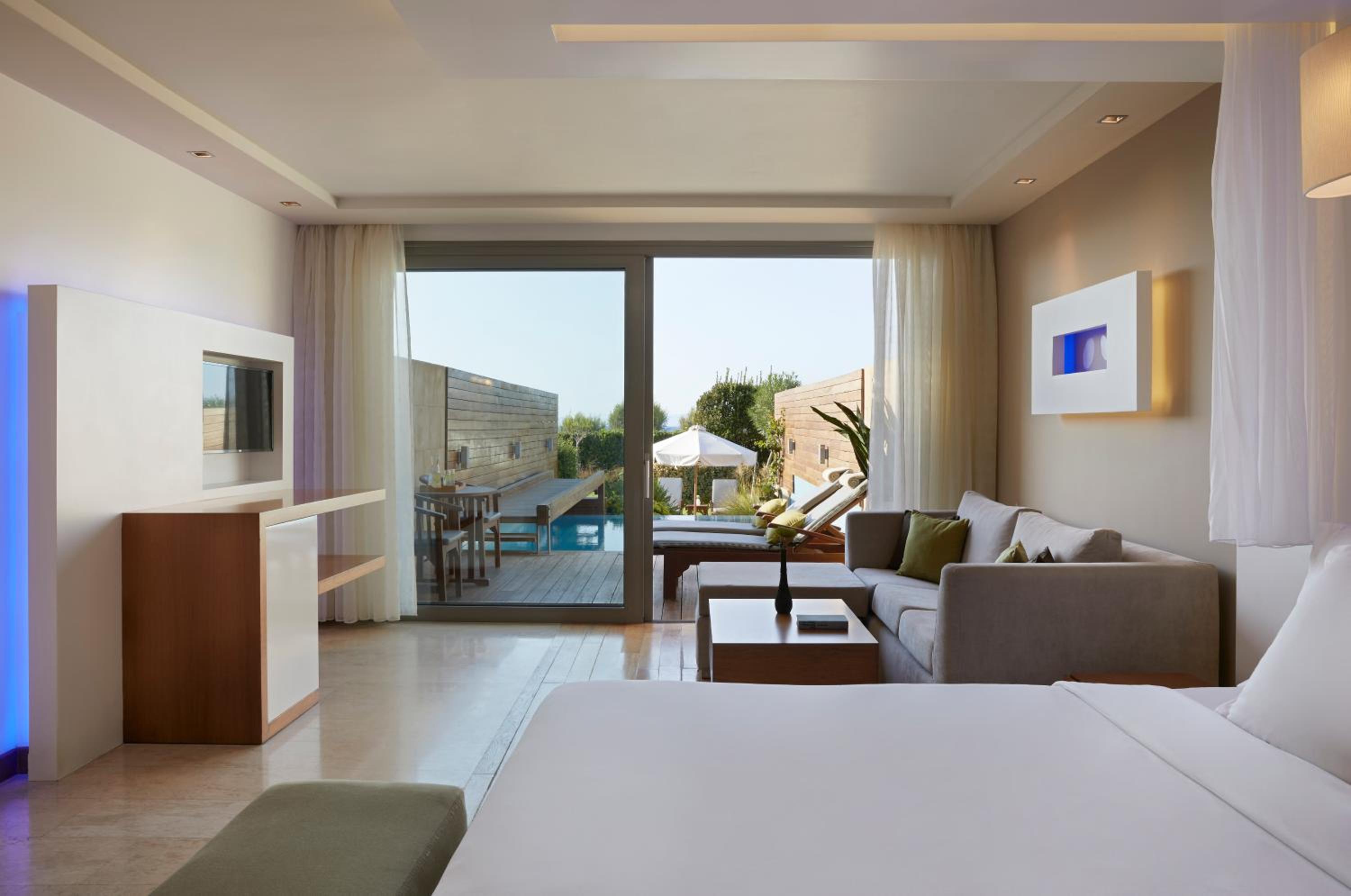 Amus Suite with Private Pool Garden View