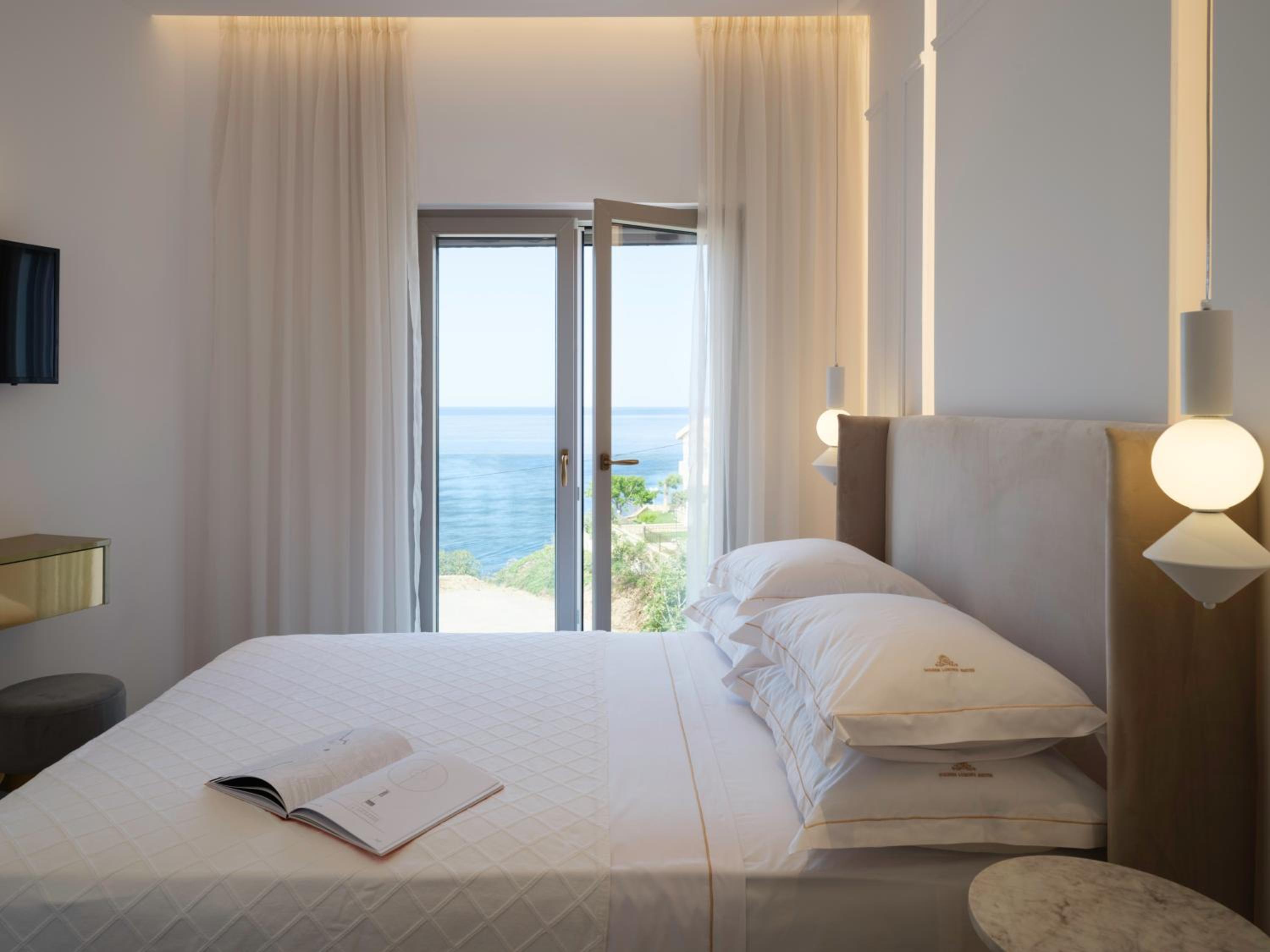 One Bedroom Suite with Sea View photo 1