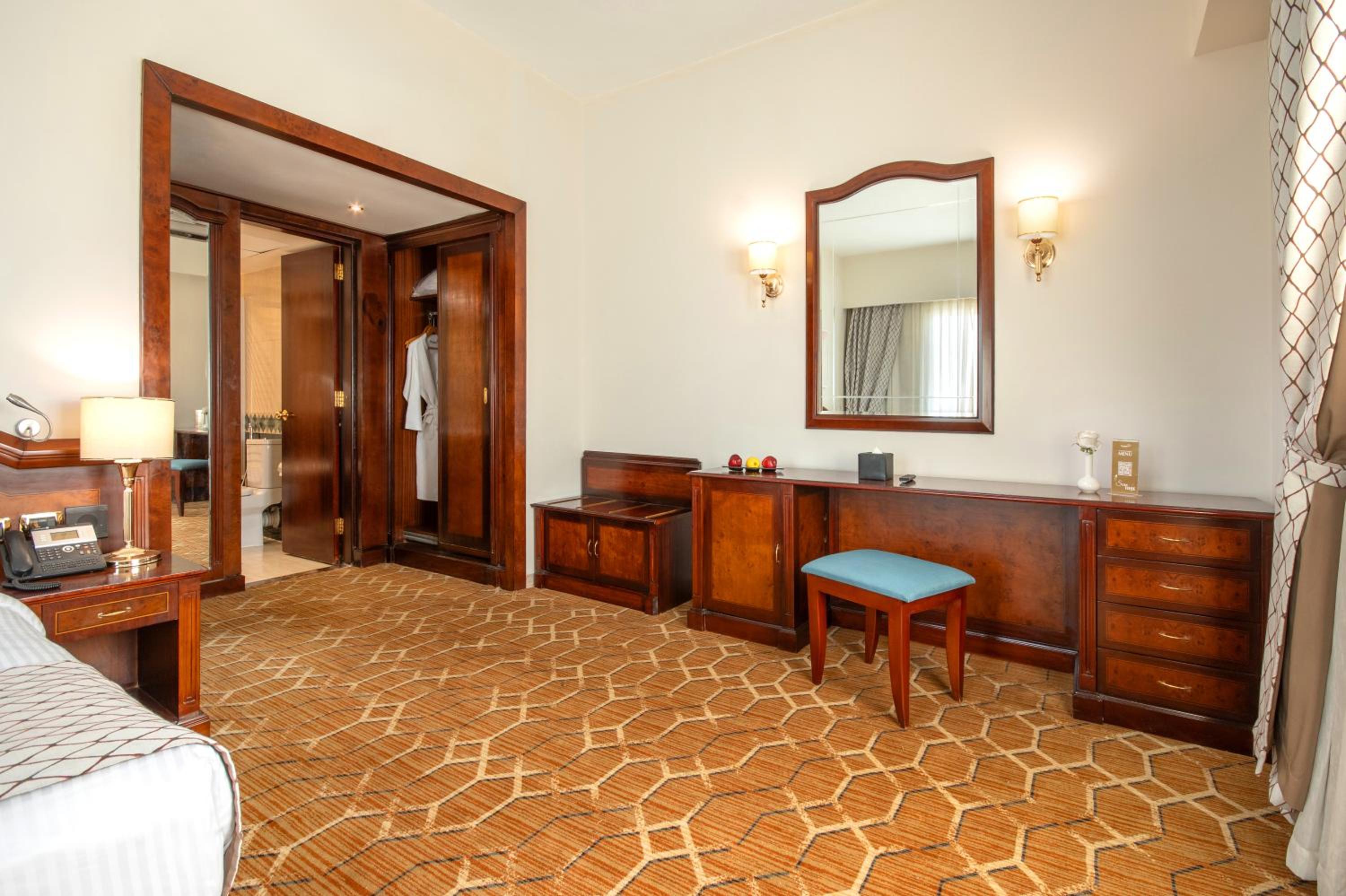 Junior Suite - King Bed