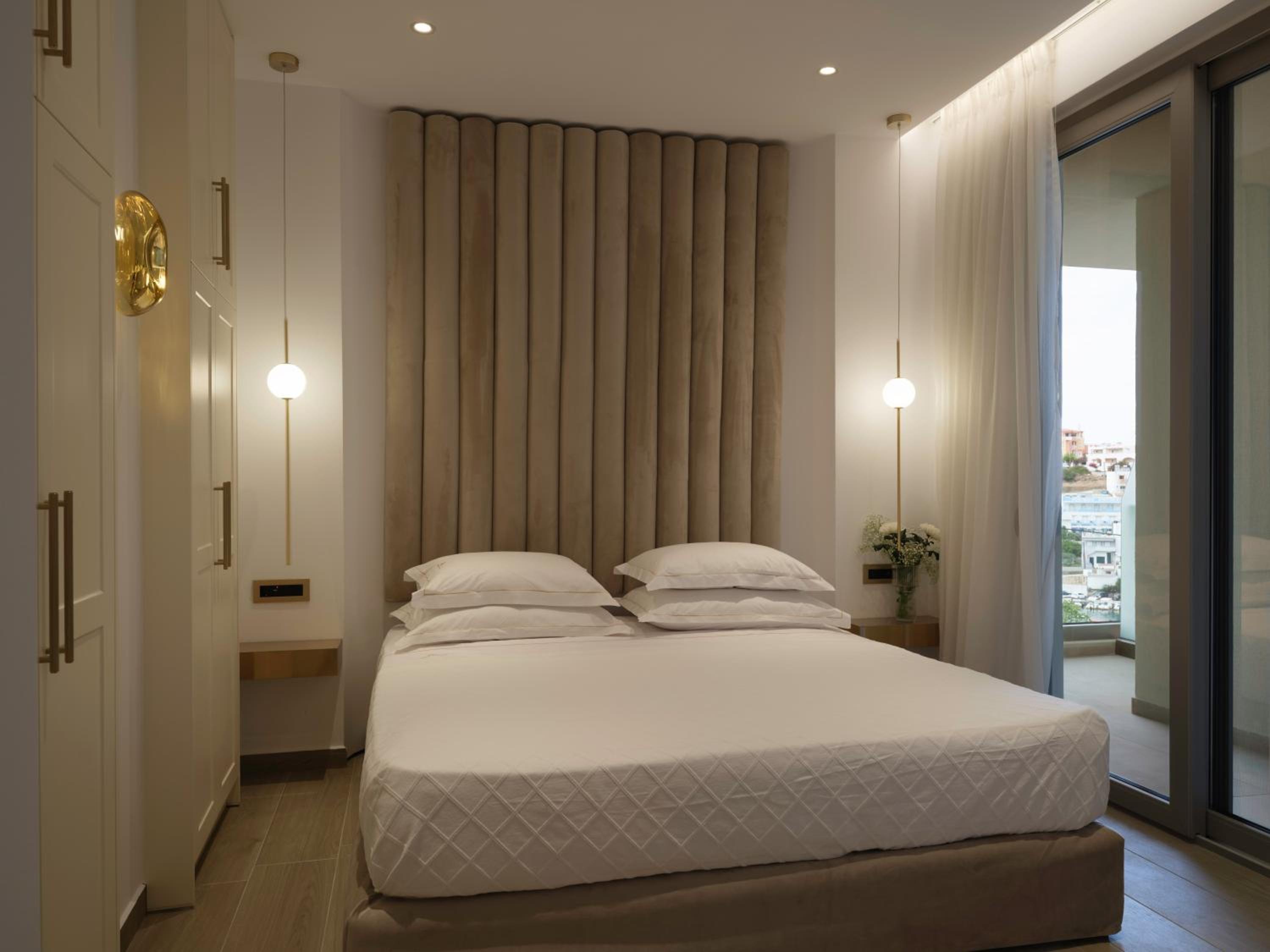 Superior One Bedroom Suite with Sea View photo 1
