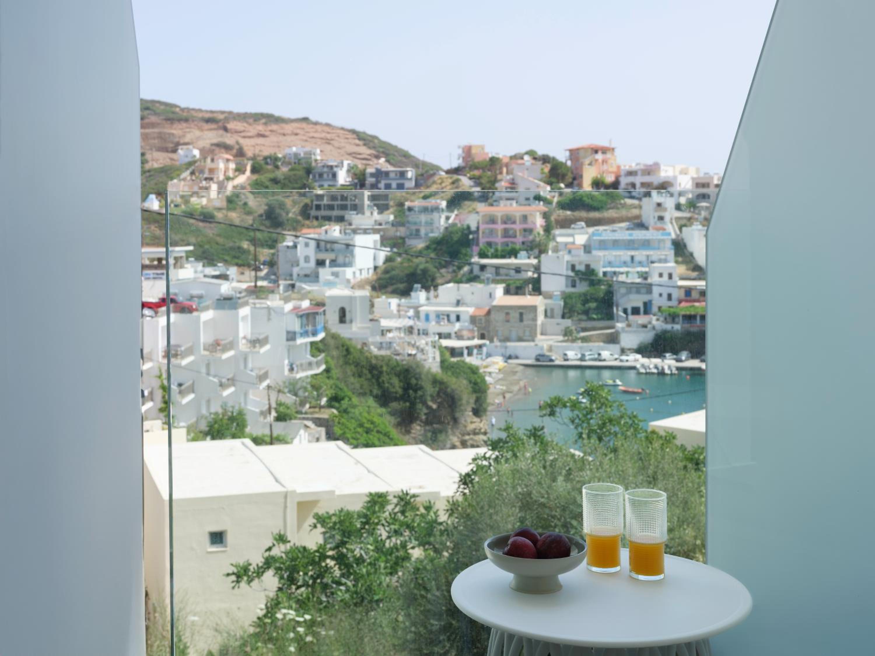 Superior One Bedroom Suite with Sea View photo 3