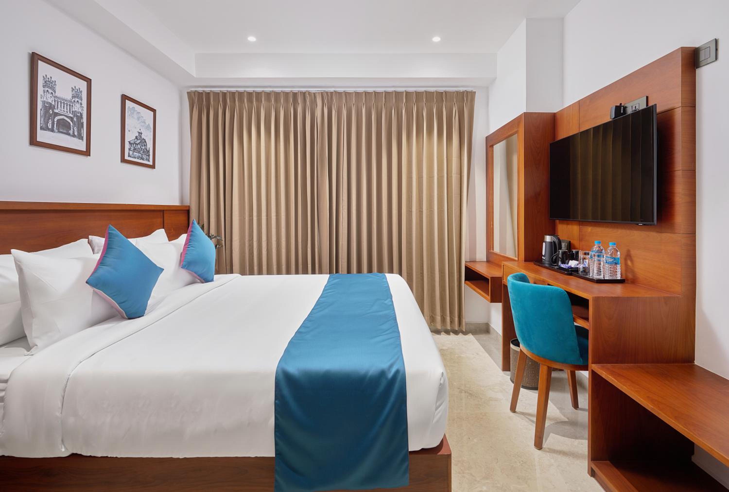 Deluxe King Room photo 2