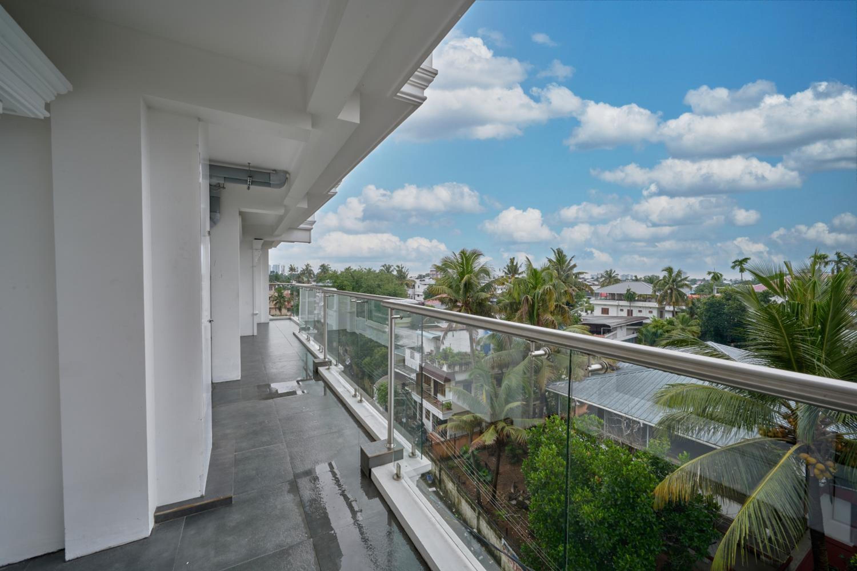 Suite - Photo 2