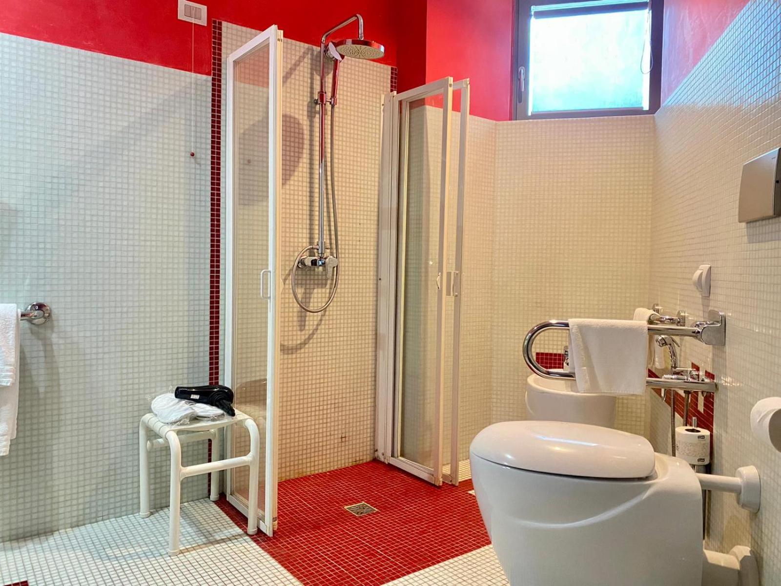 Double or Twin Room - Disability Access - Photo 2