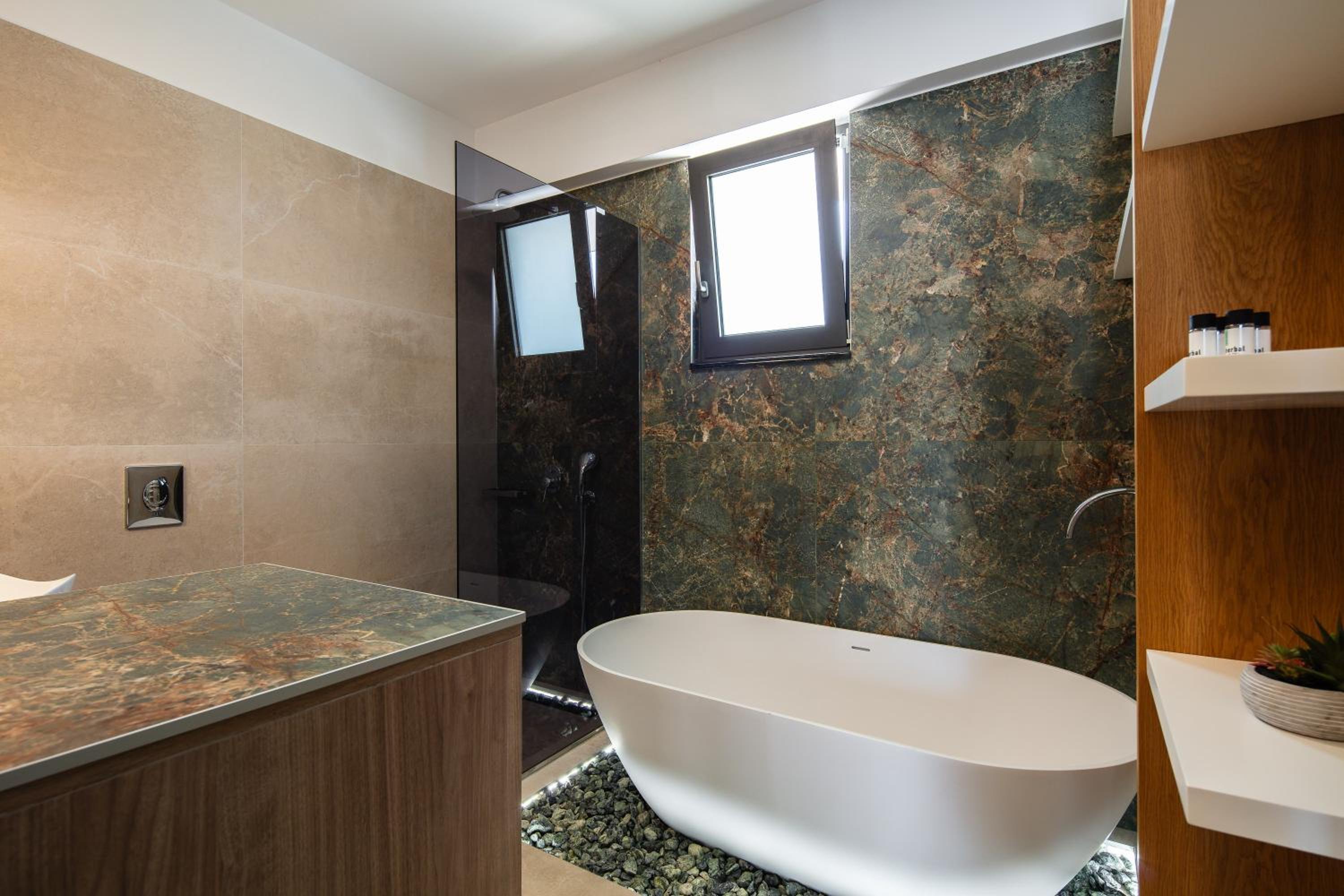 Superior Suite with Pool View - Photo 9