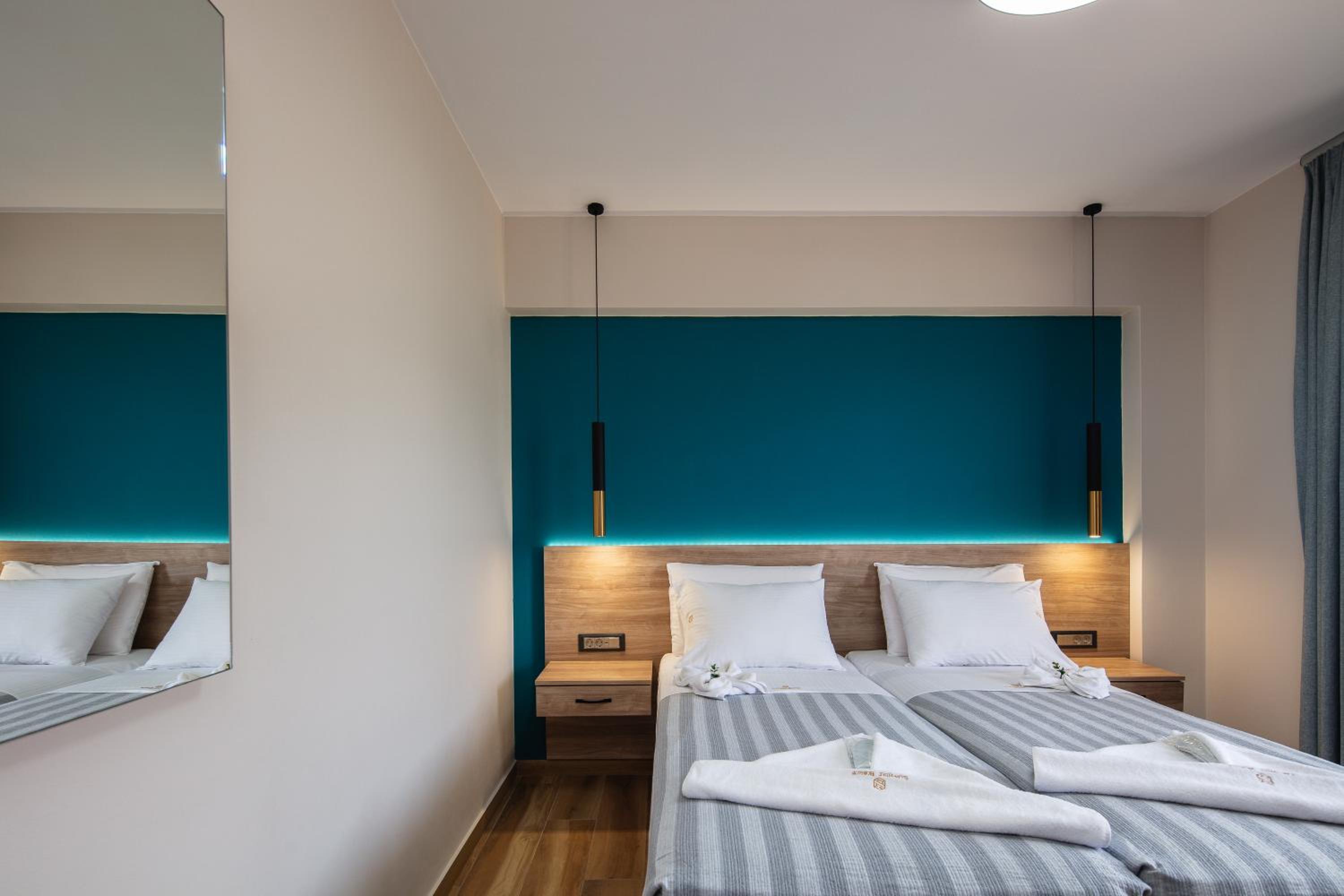 Two Bedroom Suite Split Level with Sea View - Photo 5