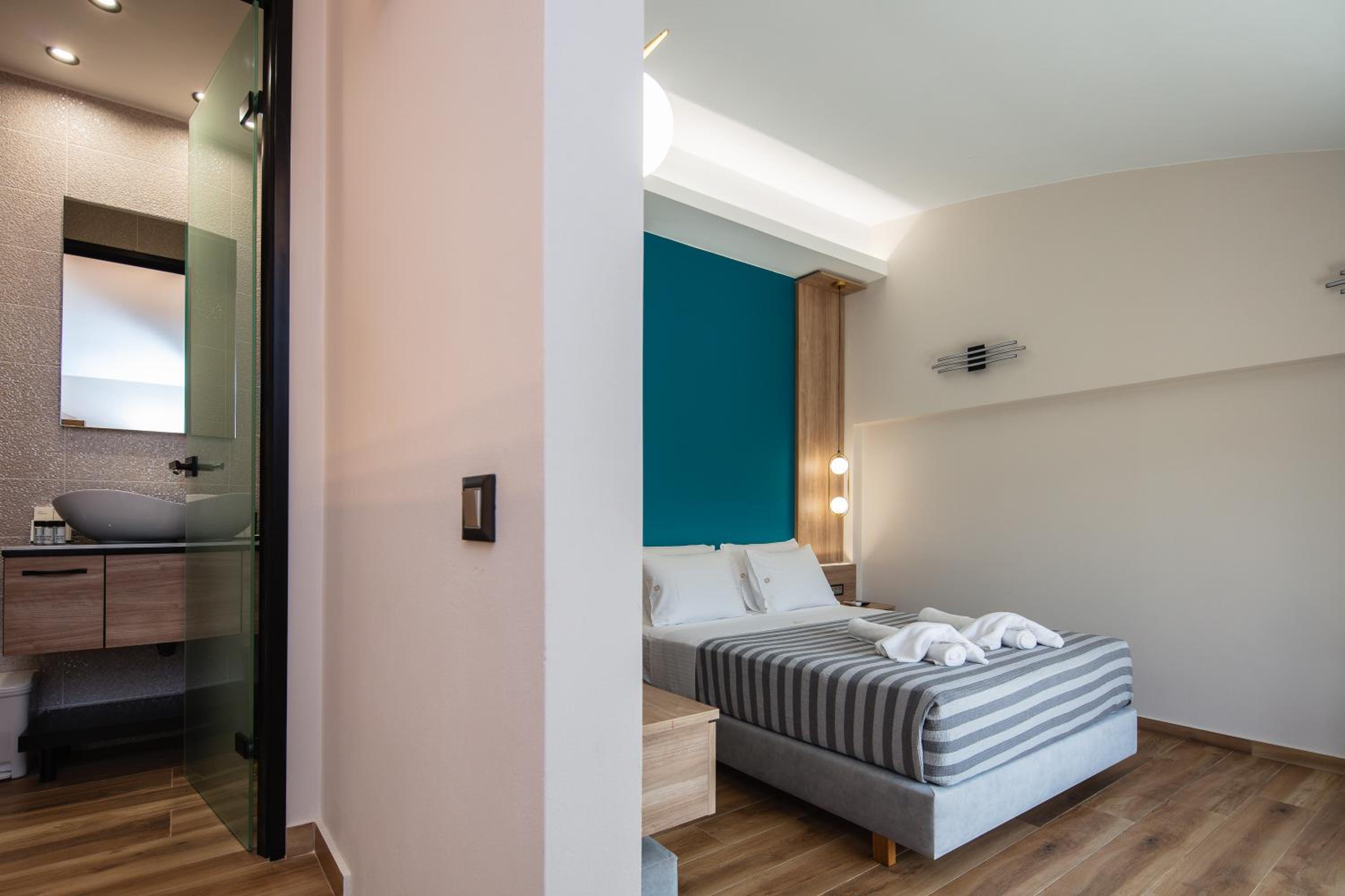 Two Bedroom Suite Split Level with Sea View - Photo 6