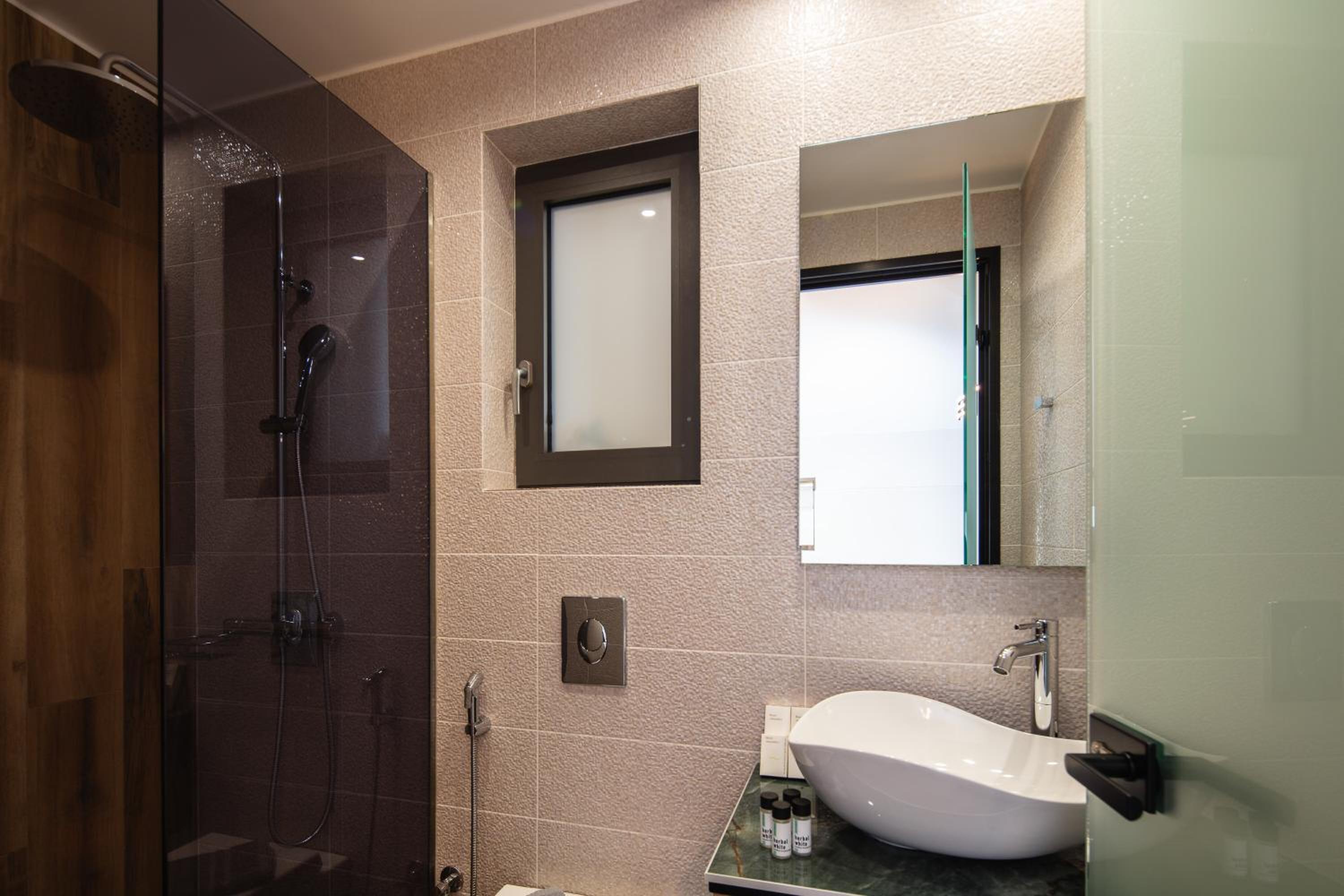 Two Bedroom Suite Split Level with Sea View - Photo 11