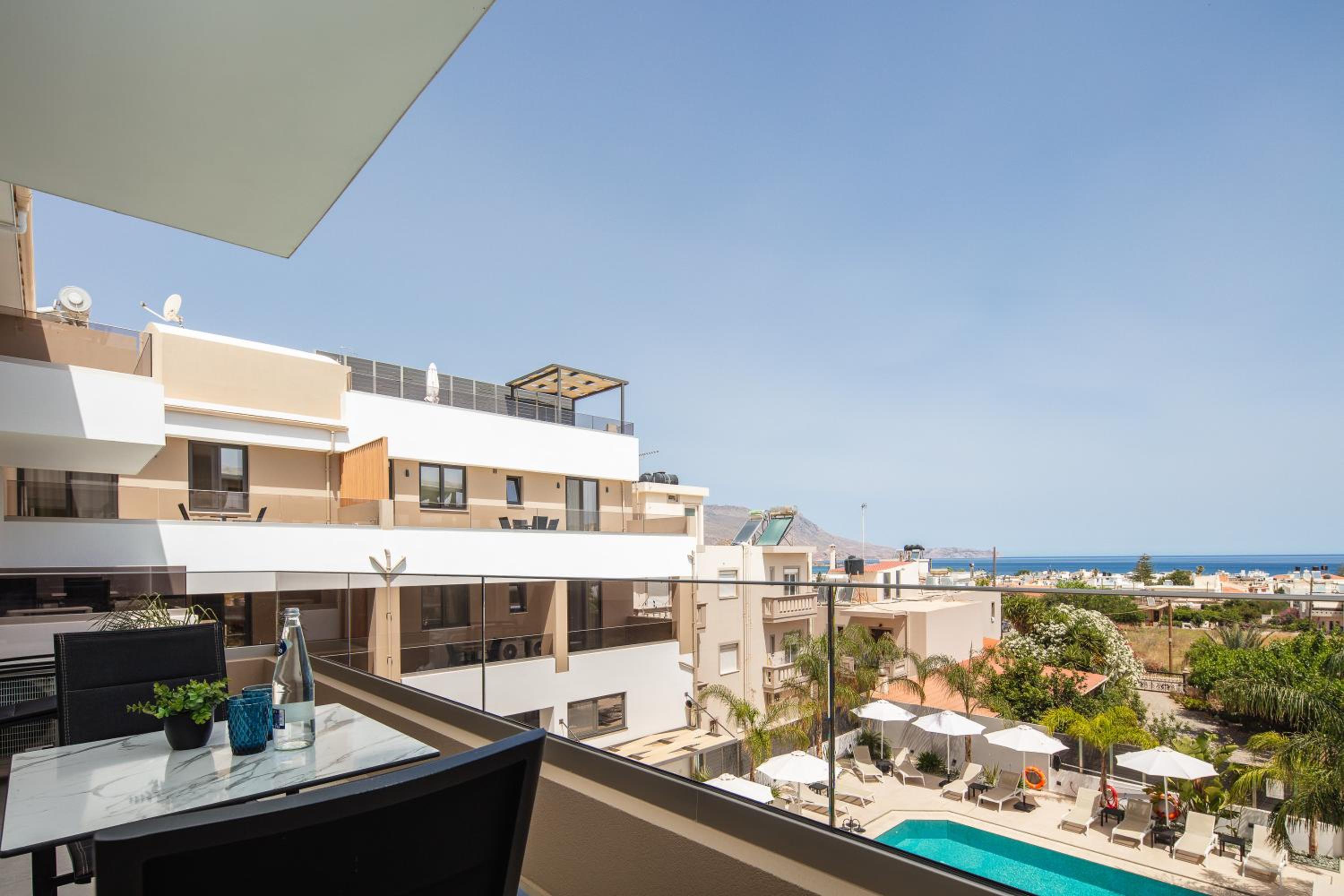 Two Bedroom Suite Split Level with Sea View - Photo 15