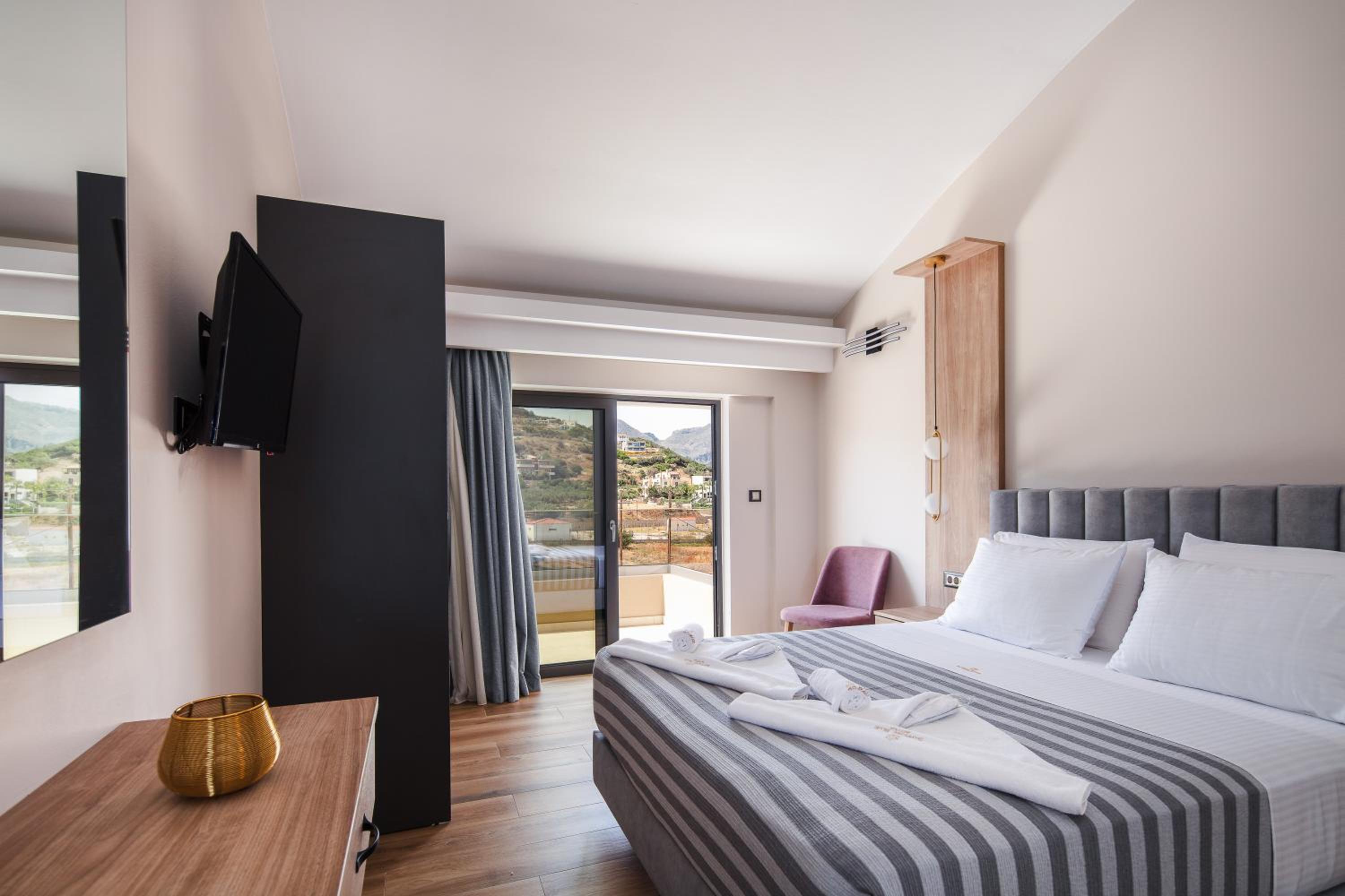 Two Bedroom Suite Split Level with Sea View - Photo 19