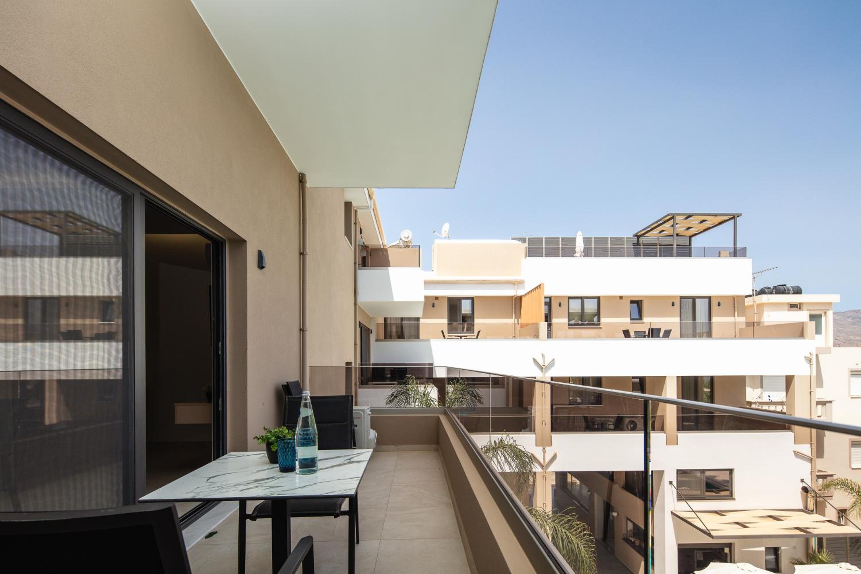 Two Bedroom Suite Split Level with Sea View - Photo 8
