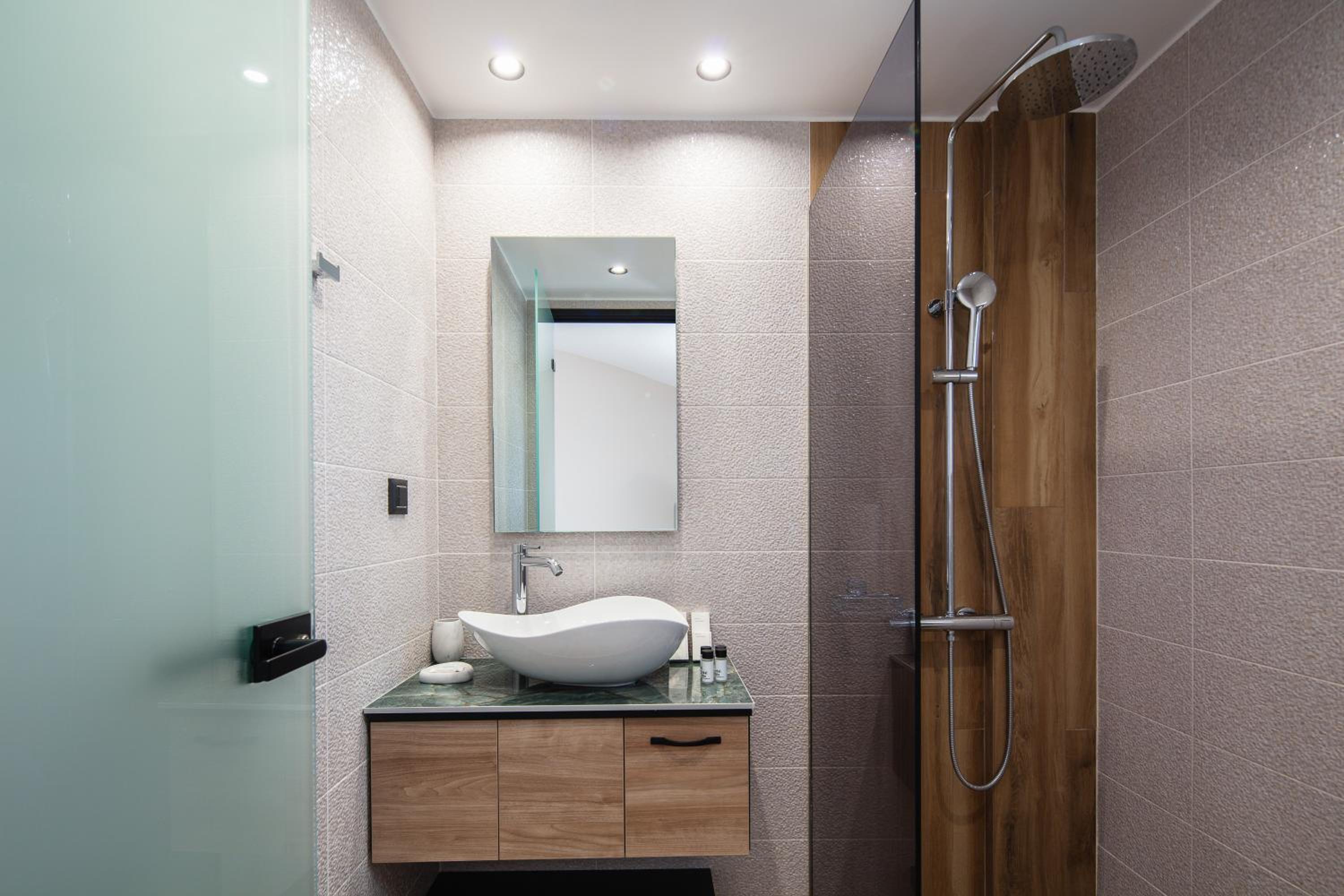 Two Bedroom Suite Split Level with Sea View - Photo 13