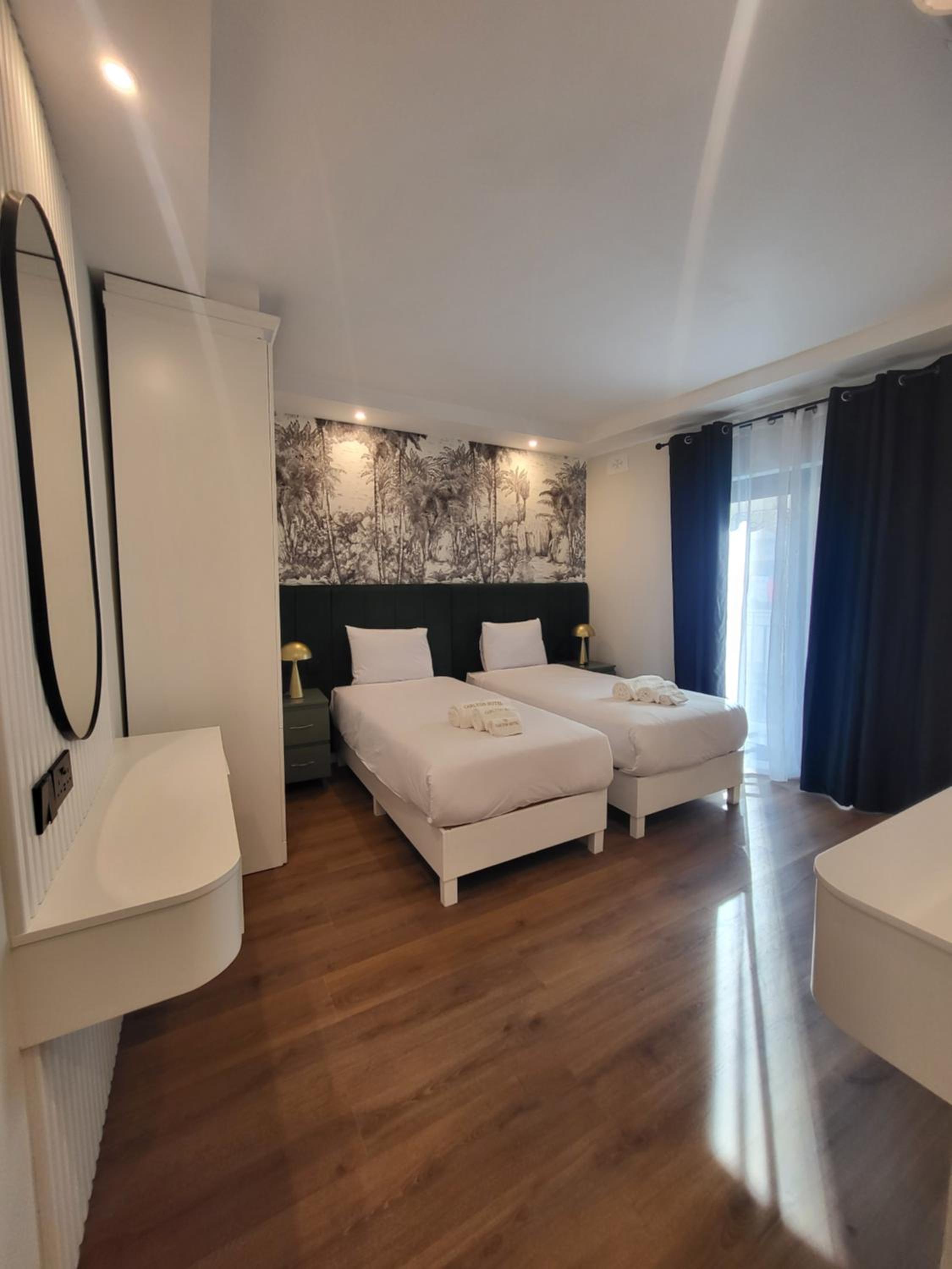 Double or Twin Room with Sea View - Photo 3