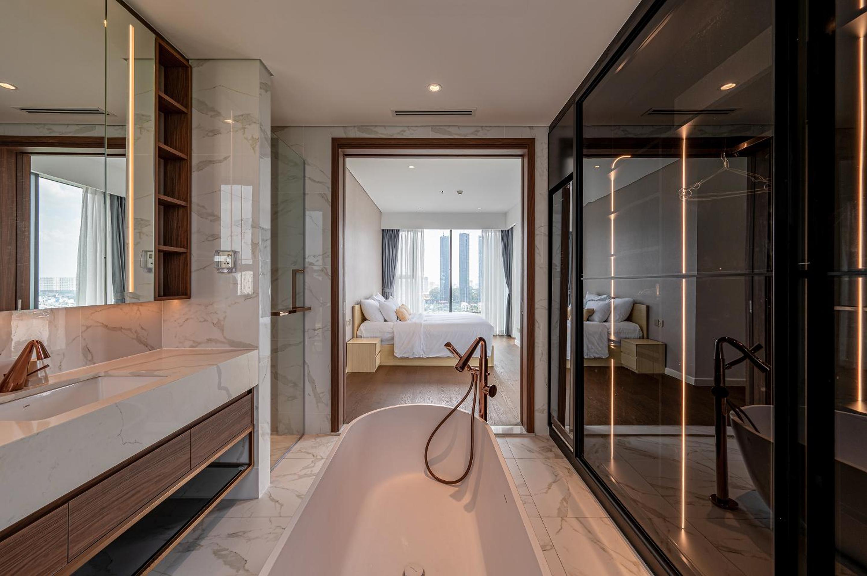 Three-Bedroom Premium Apartment with Balcony - Photo 17