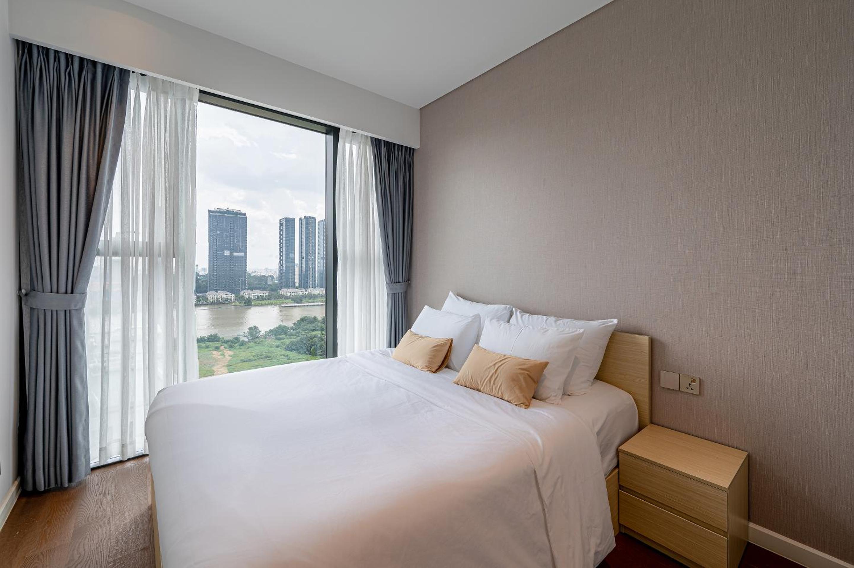 Three-Bedroom Premium Apartment with Balcony - Photo 21