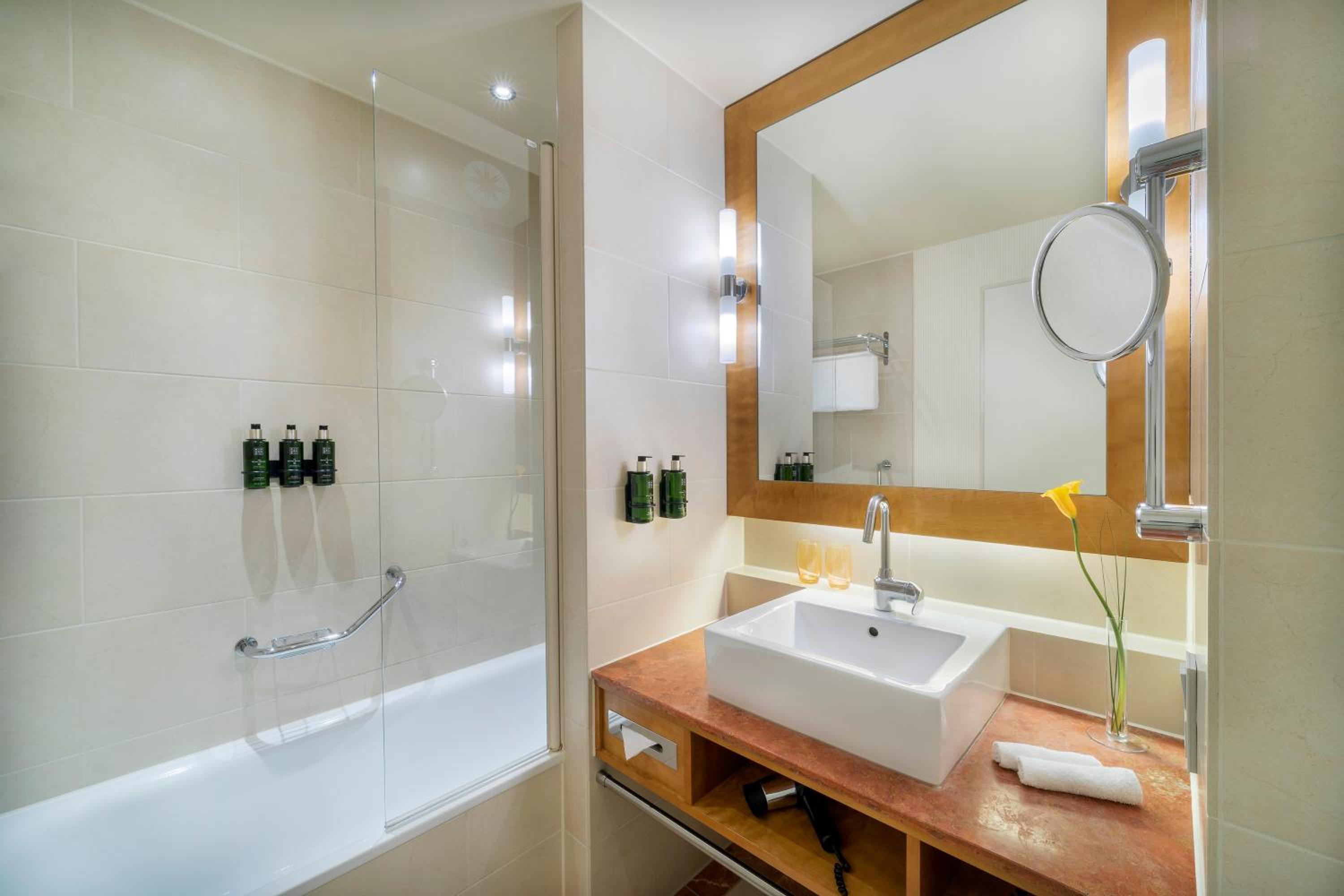 Deluxe Double Room with City View - Photo 5