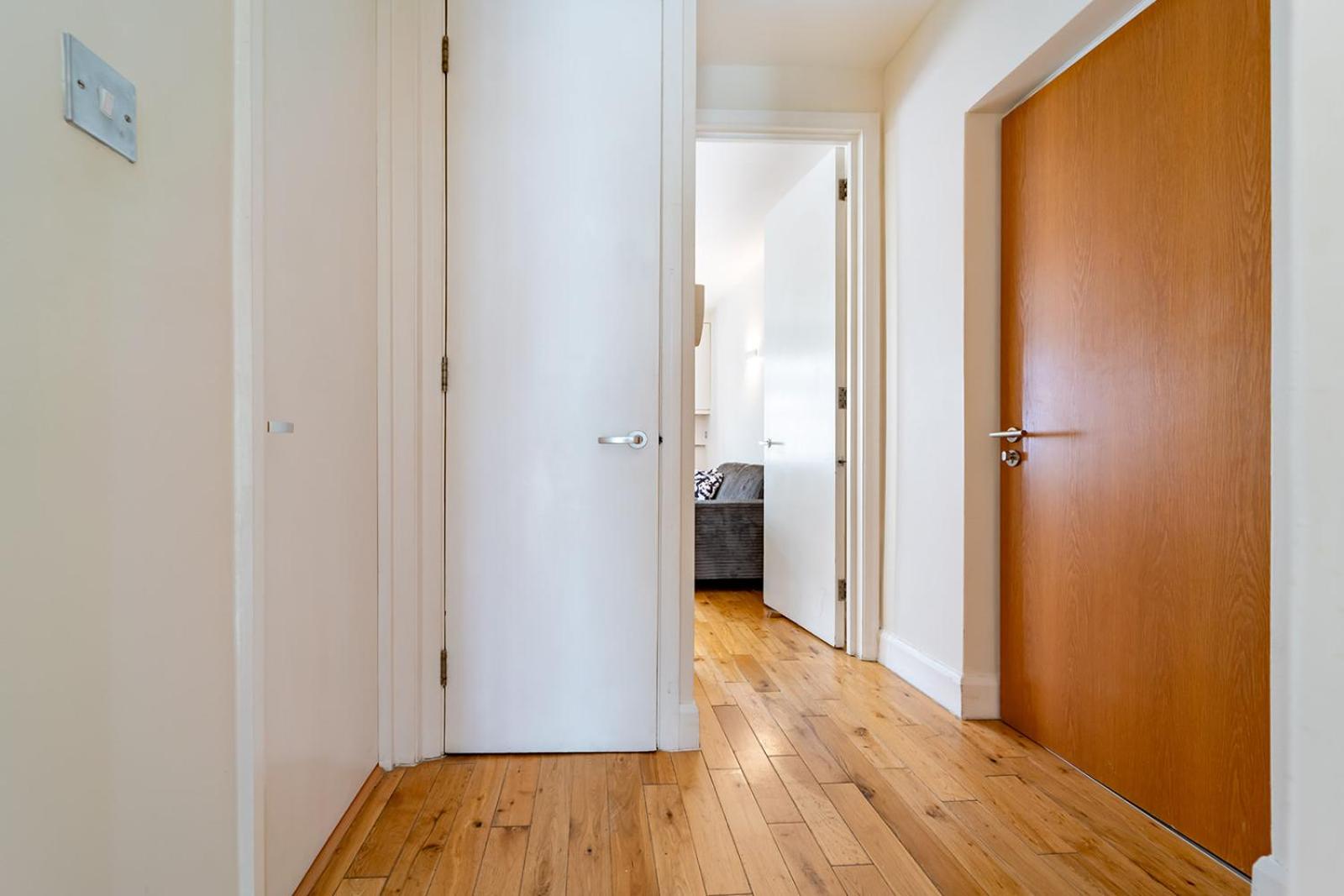 One-Bedroom Apartment photo 2