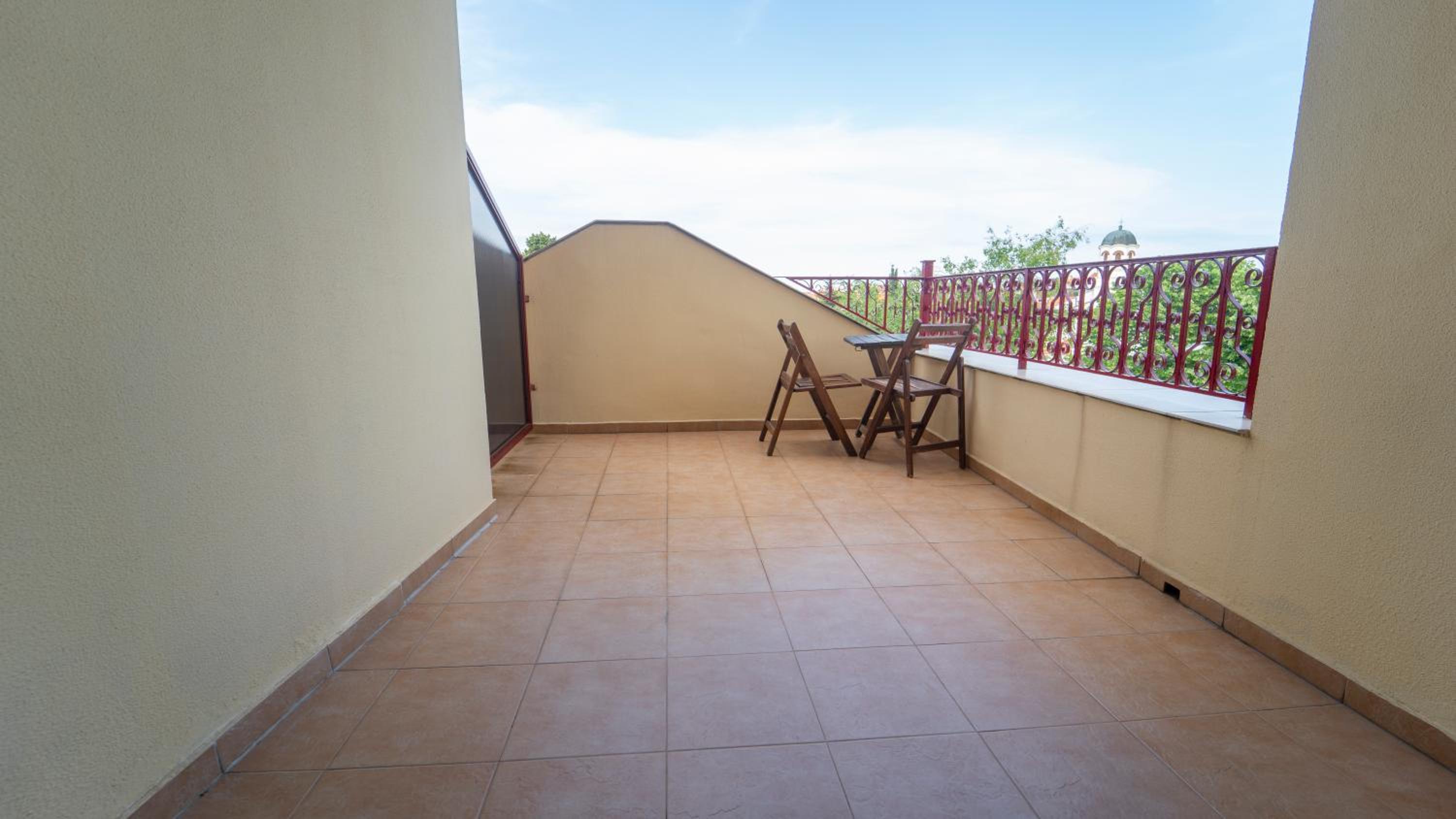 Double Room with Park View - Photo 3