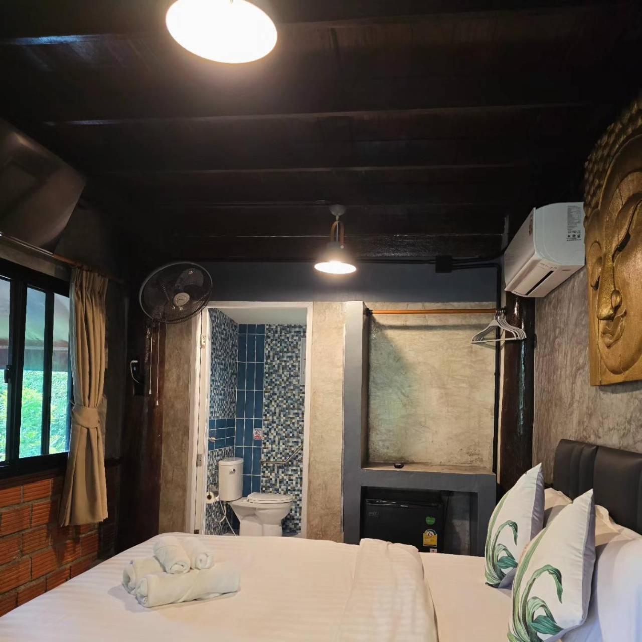 Deluxe Queen Room - Photo 3