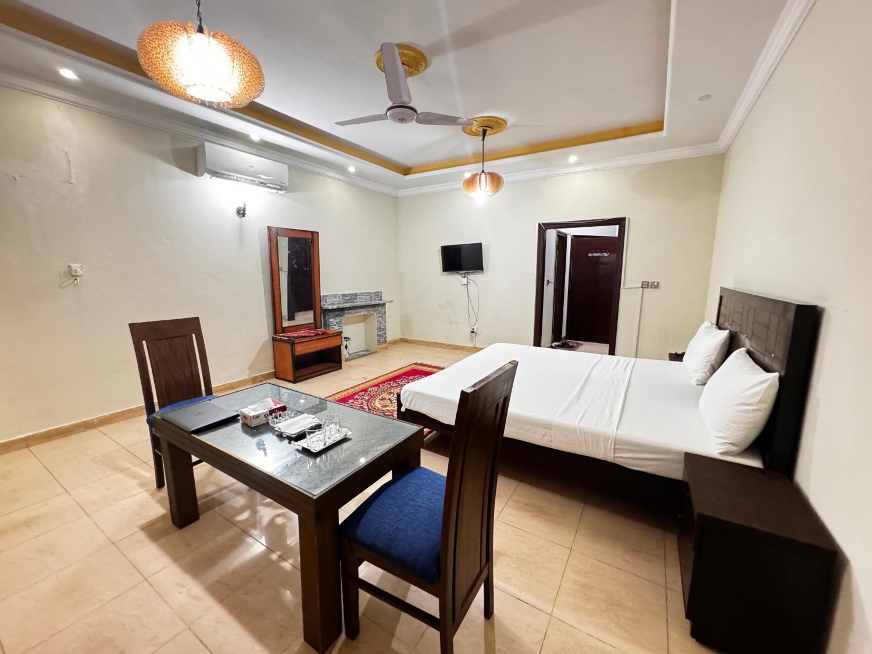 Deluxe Double Or Twin Room photo 3