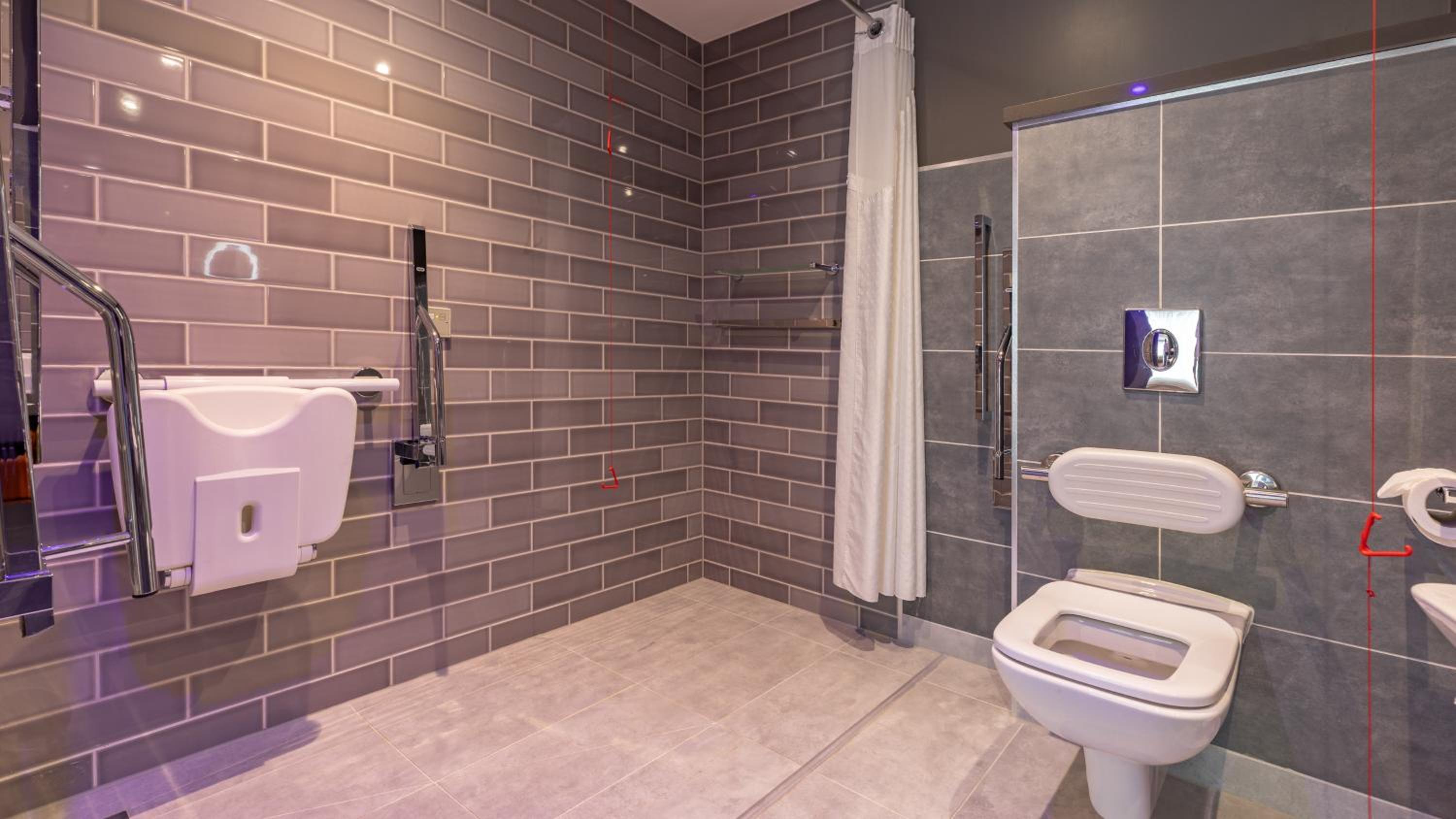 Standard King Room - Disability Access photo 3