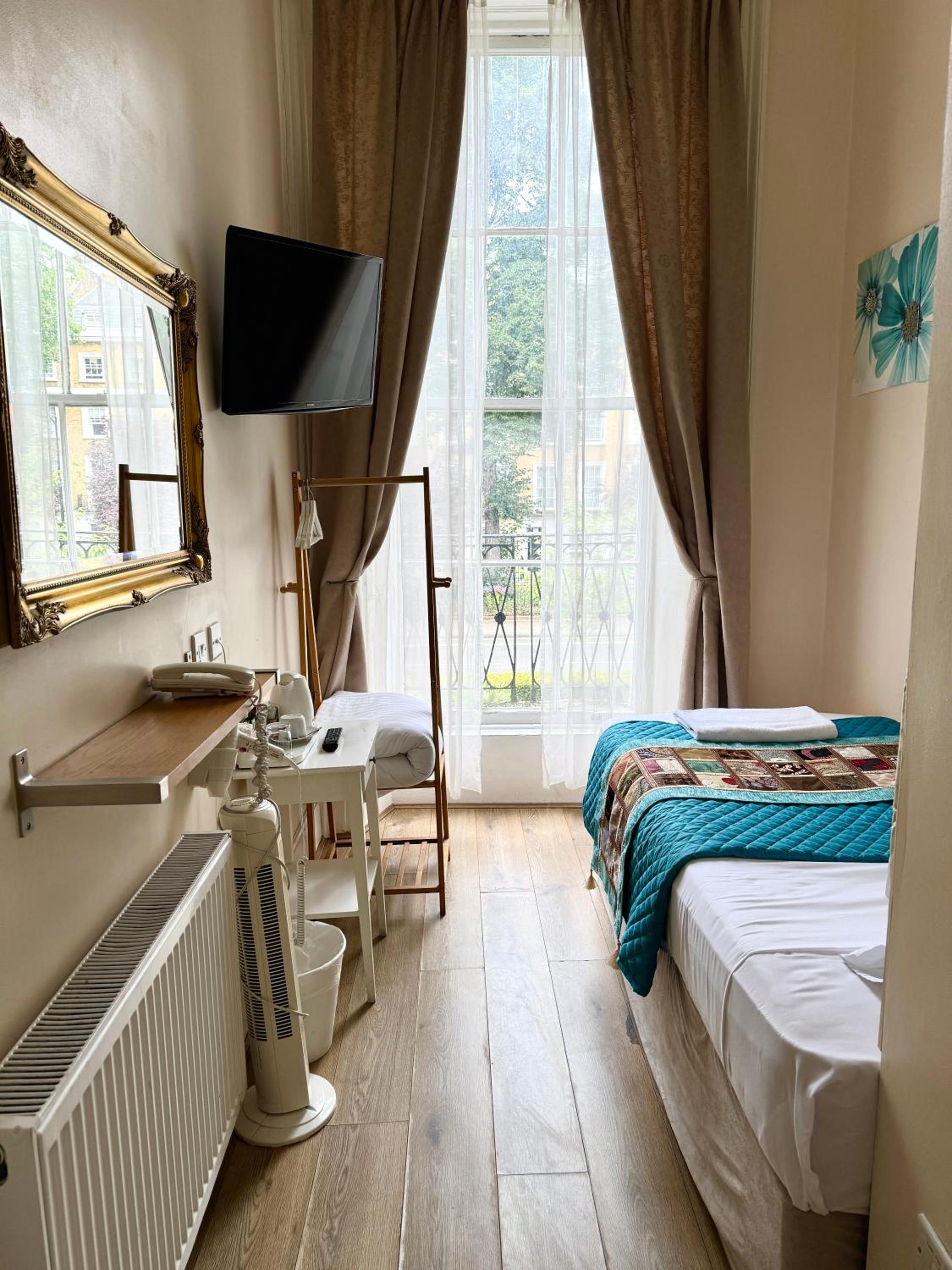 Single Room photo 3