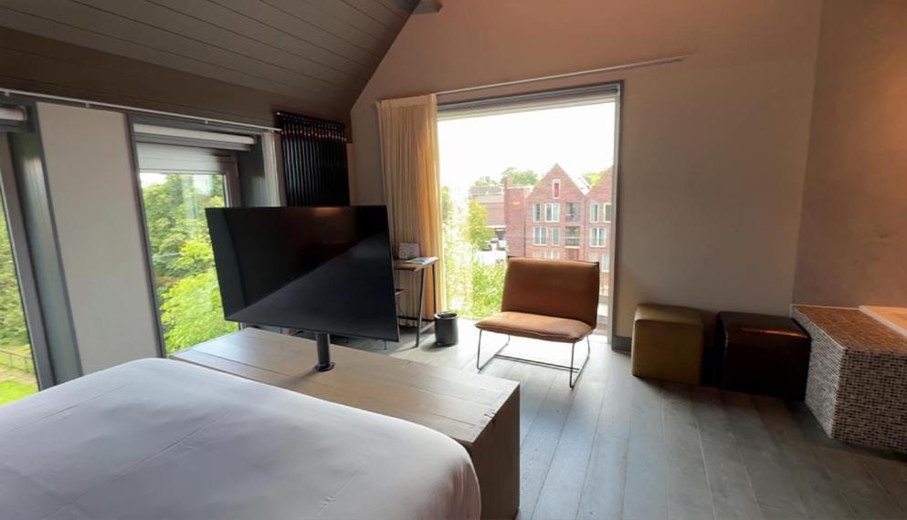 Suite - Photo 3